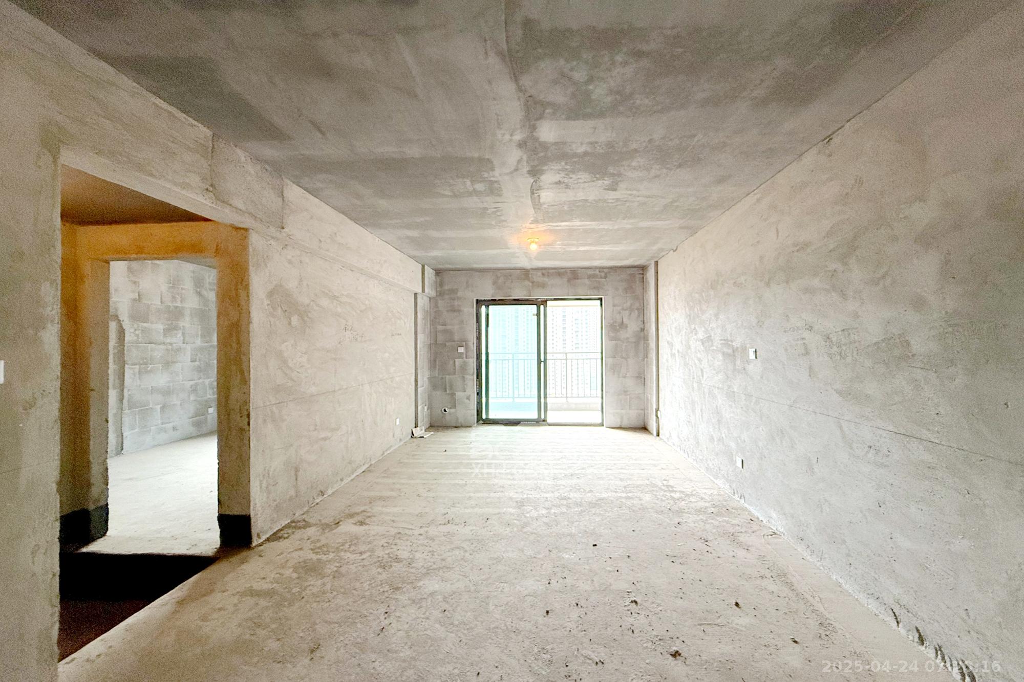 澳海澜庭 3室2厅1卫 69.5万 澳海澜庭 3室2厅1卫 69.5万客厅