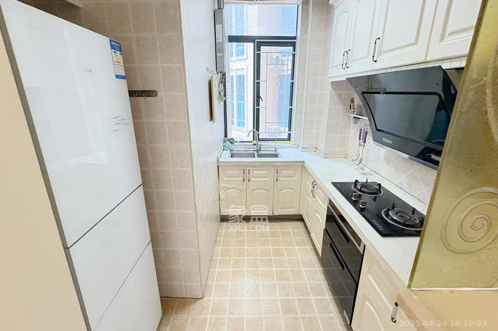 融圣国际  3室2厅2卫    176.0万厨房