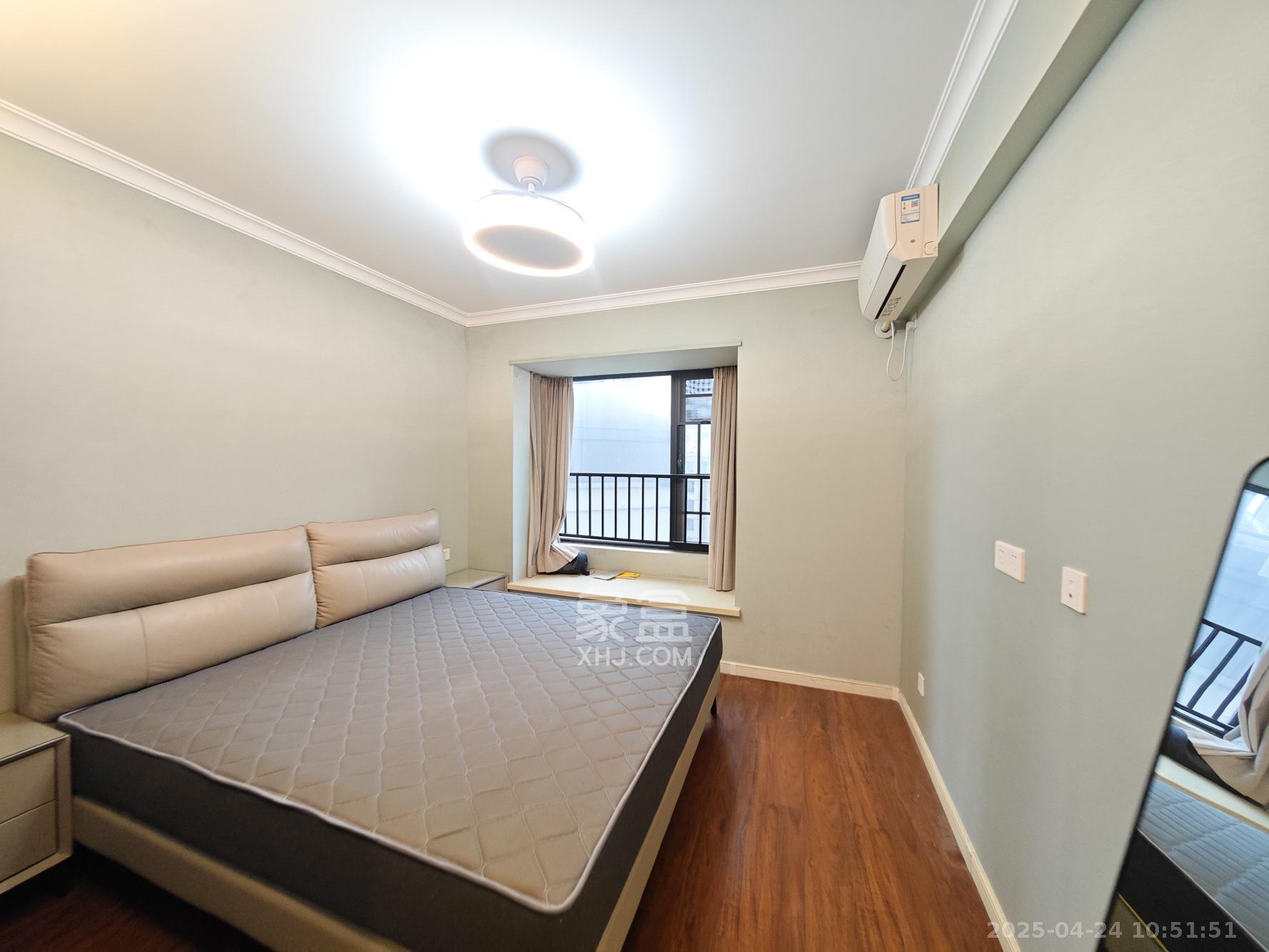 万科魅力之城锋镜里  4室2厅2卫    148.0万卧室