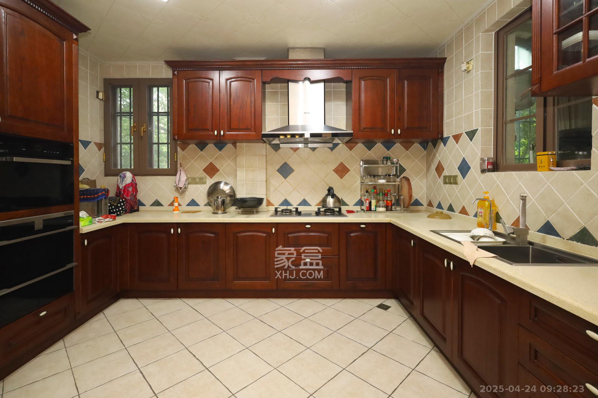 万业巴厘岛 1室0厅0卫 450.0万 万业巴厘岛 1室0厅0卫 450.0万厨房