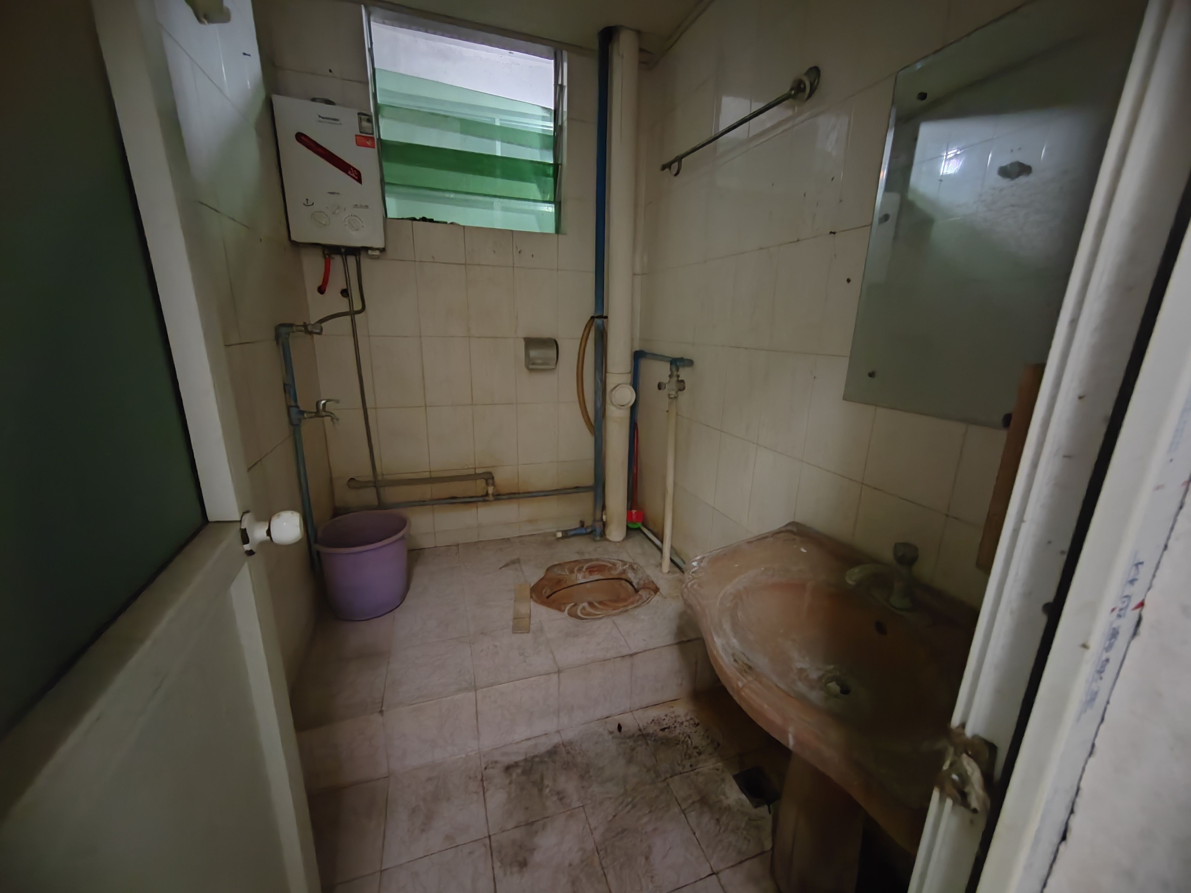 秀英冷冻厂宿舍楼  4室2厅2卫    2800.0元/月 秀英冷冻厂宿舍楼  4室2厅2卫    2800.0元/月室内图