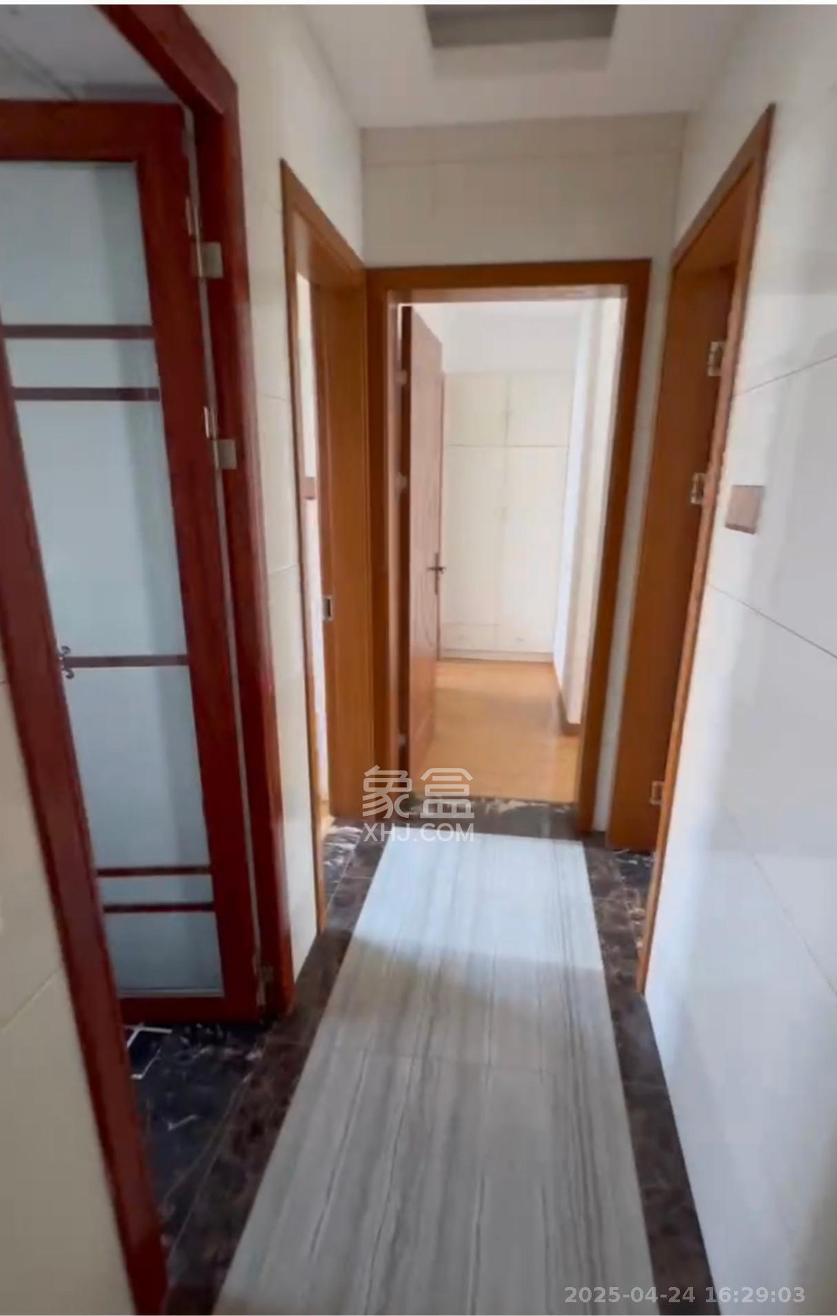 嘉顺苑  3室2厅2卫   2300.00元/月室内图