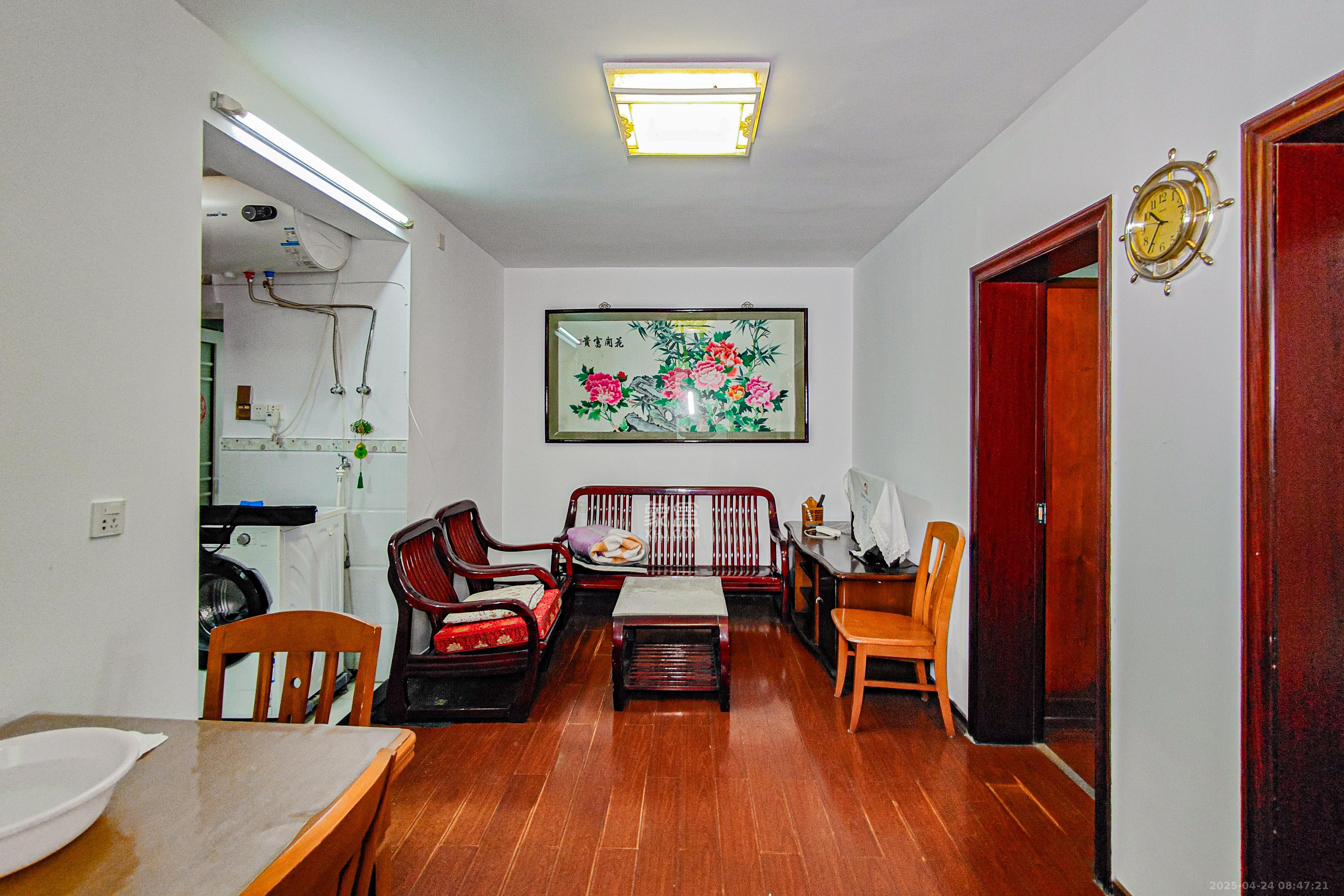 西湖路173号(原西湖大厦) 2室1厅1卫 56.0万 西湖路173号(原西湖大厦) 2室1厅1卫 56.0万客厅