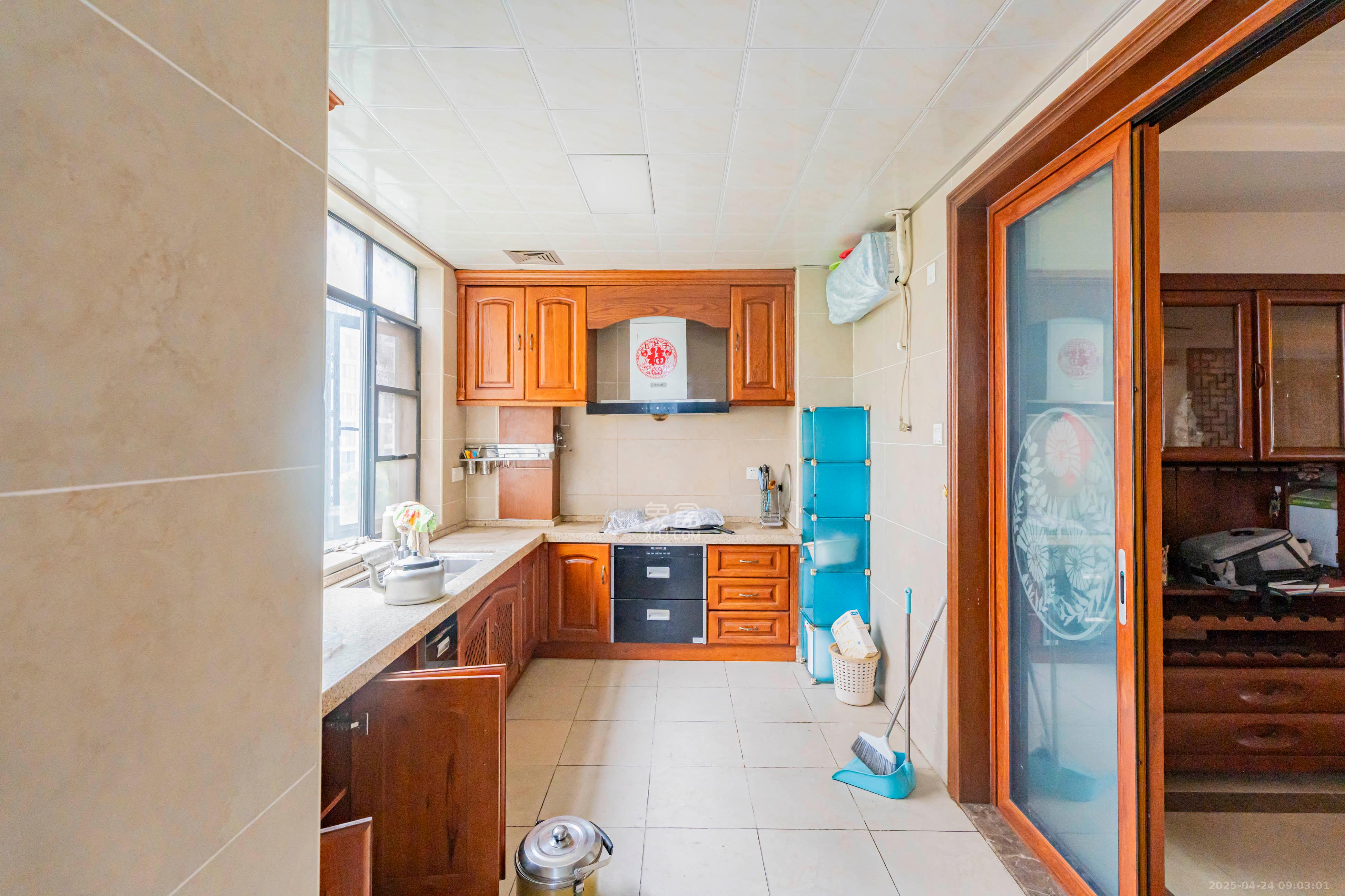 归心苑 4室2厅2卫 5000.0元/月 归心苑 4室2厅2卫 5000.0元/月室内图