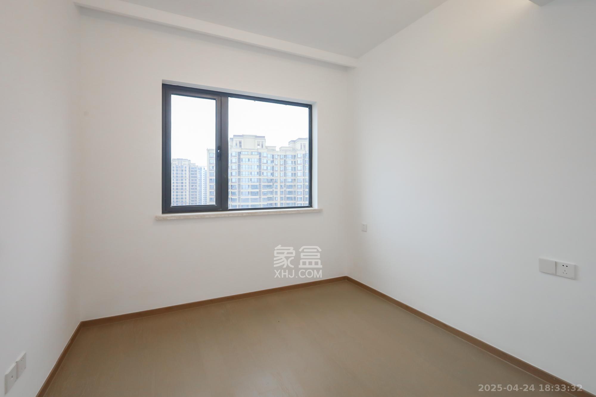 滨江府1913  4室2厅3卫    360.0万 滨江府1913  4室2厅3卫    360.0万卧室