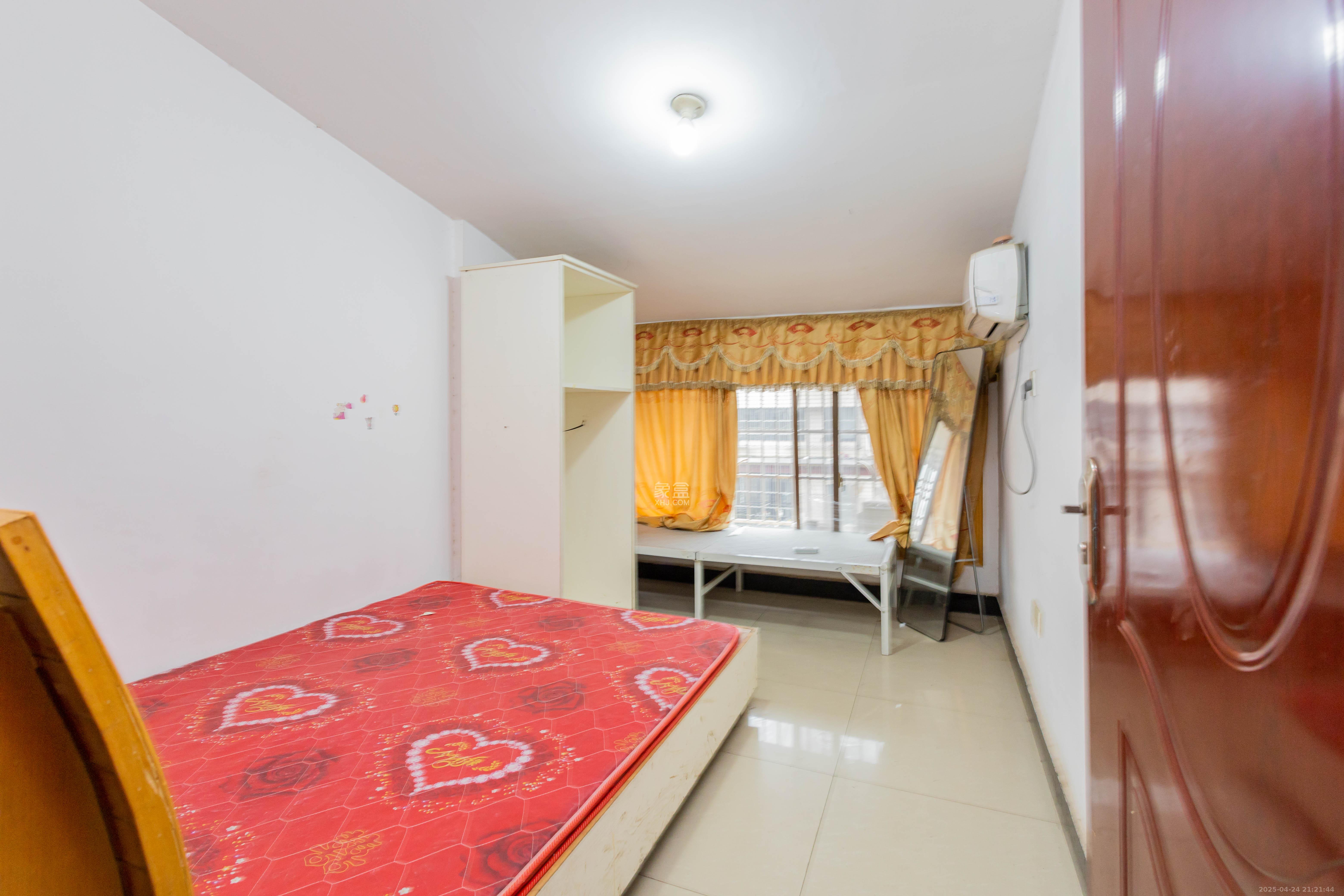 华湘安置小区  8室6厅3卫    210.0万 华湘安置小区  8室6厅3卫    210.0万卧室