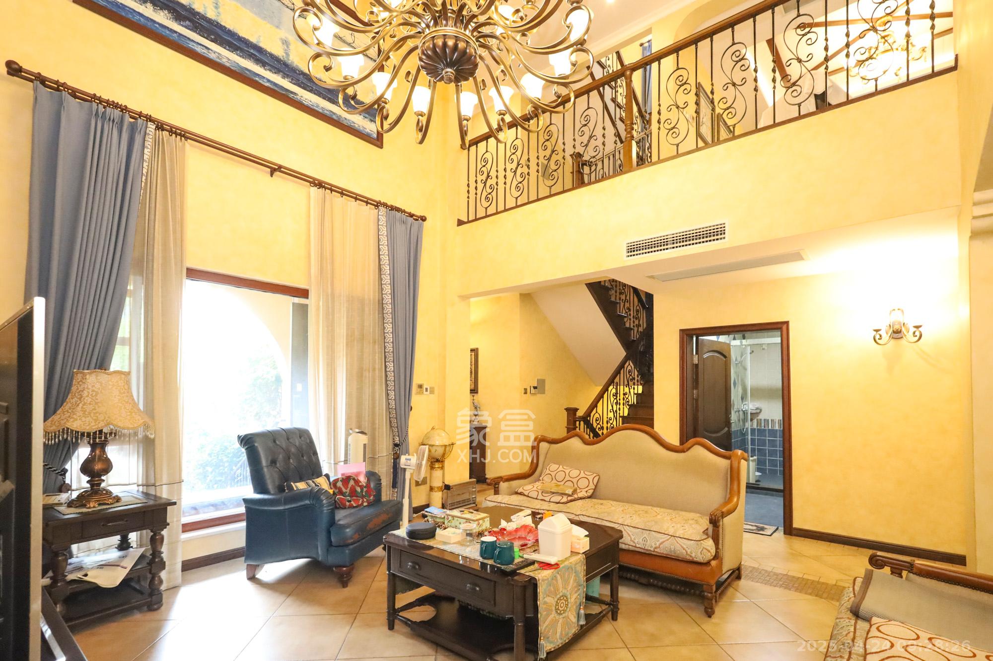 万业巴厘岛 1室0厅0卫 450.0万 万业巴厘岛 1室0厅0卫 450.0万客厅