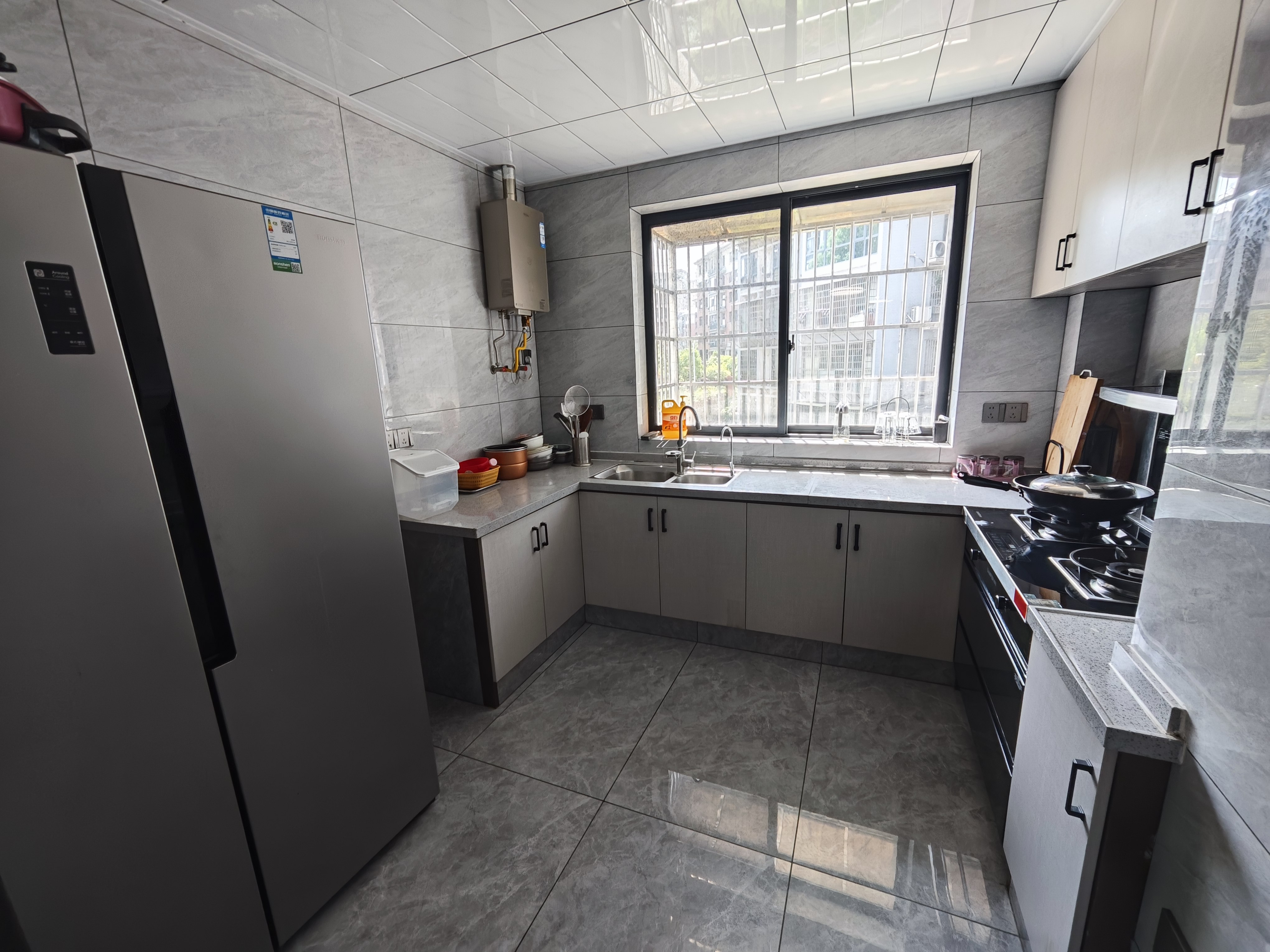 娄星东苑  5室2厅2卫    2500.0元/月室内图