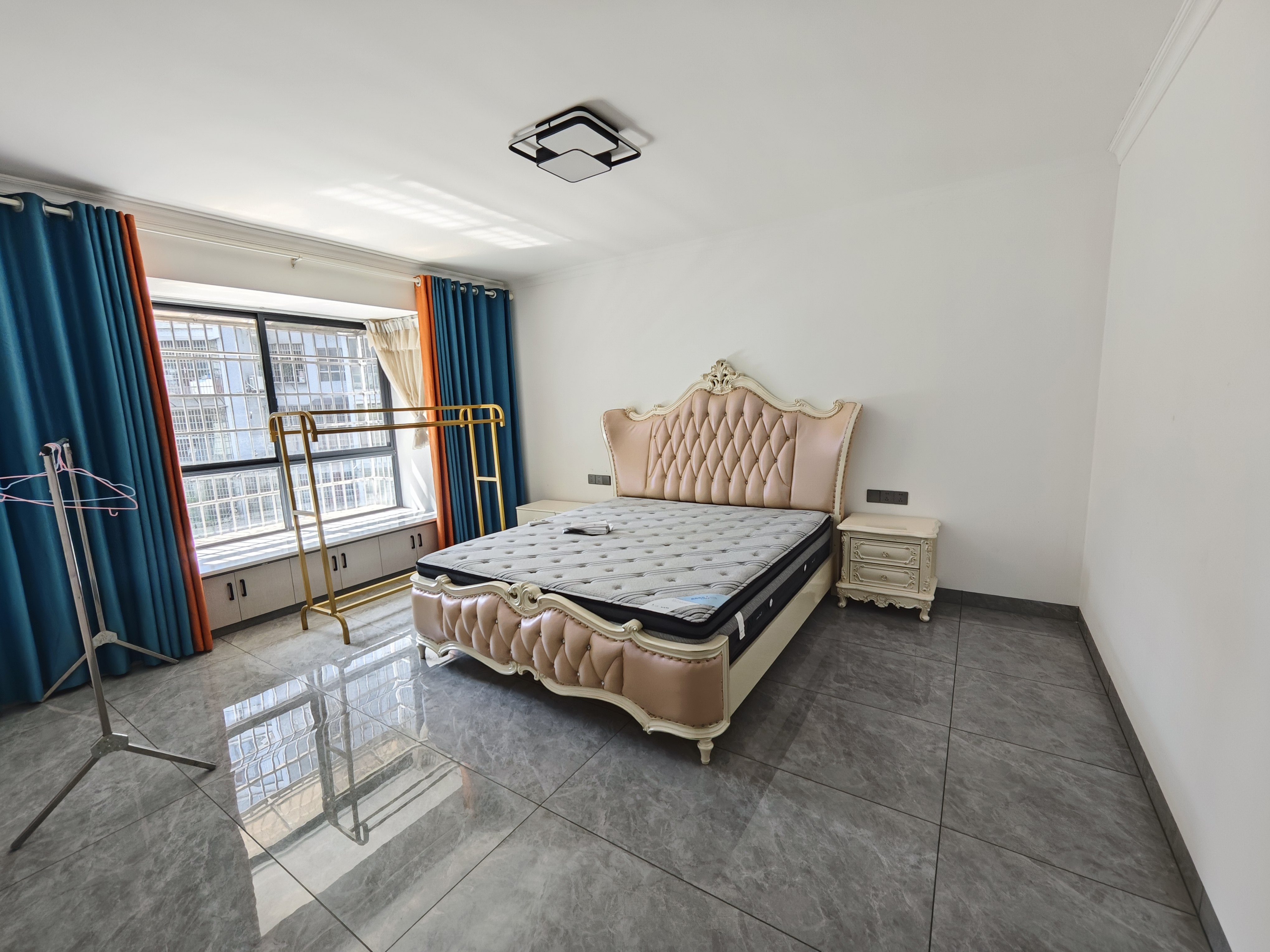 娄星东苑 5室2厅2卫 2500.0元/月 娄星东苑 5室2厅2卫 2500.0元/月室内图