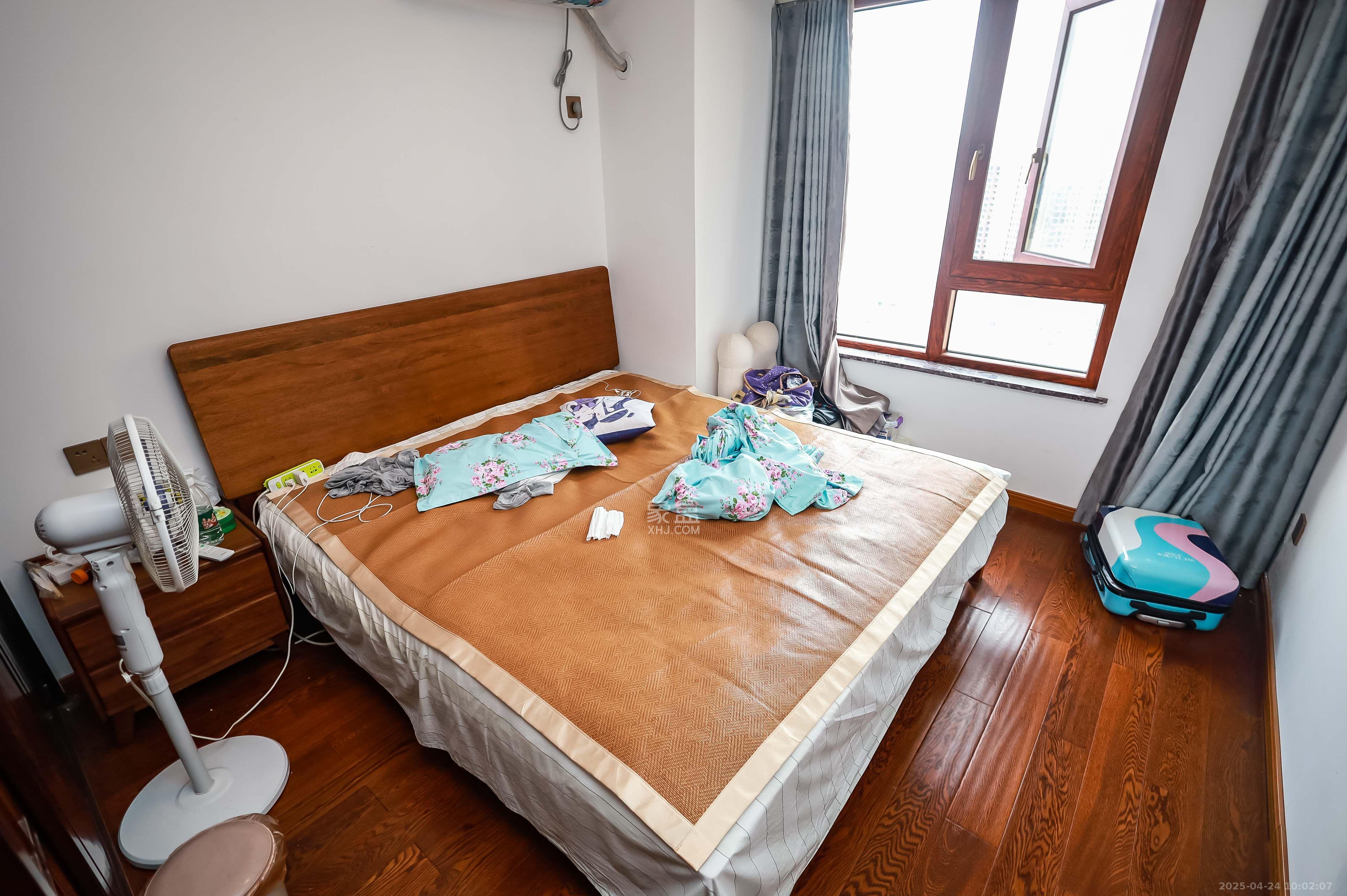 奥克斯缔壹城  4室2厅2卫   3600.00元/月室内图