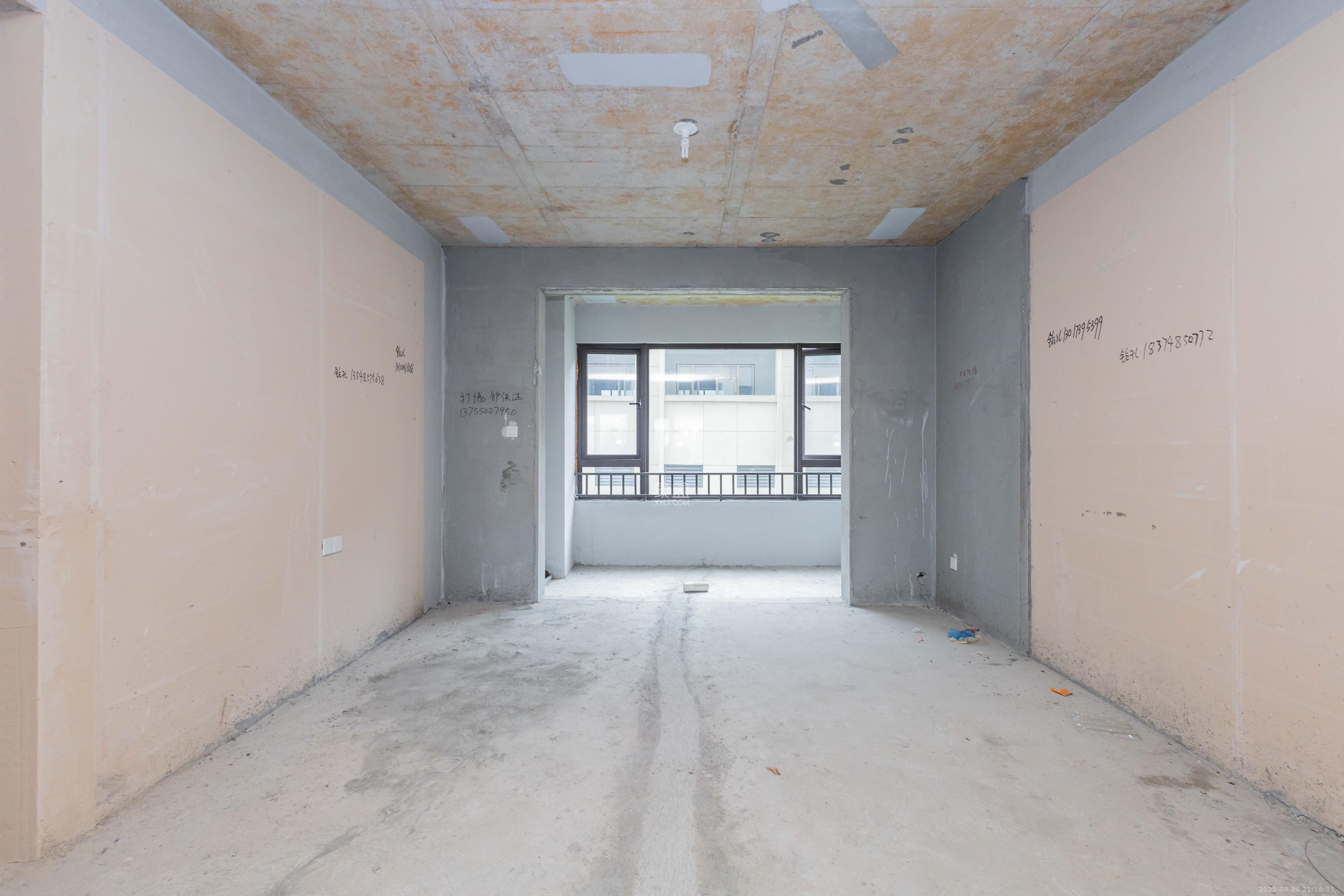 新城恒伟汇隽风华  3室2厅2卫    52.98万客厅