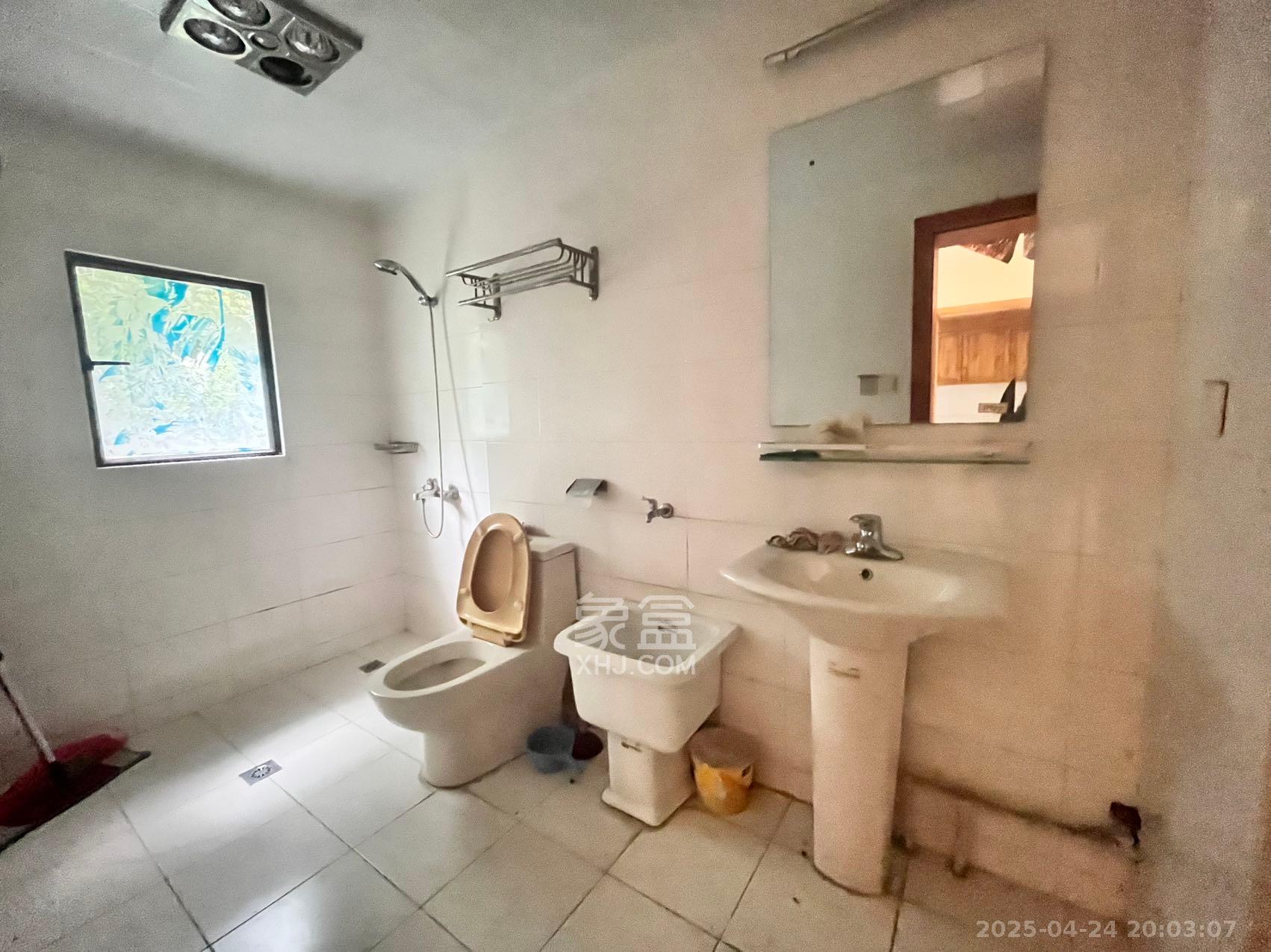 西街花园 3室2厅2卫 3000.0元/月 西街花园 3室2厅2卫 3000.0元/月室内图