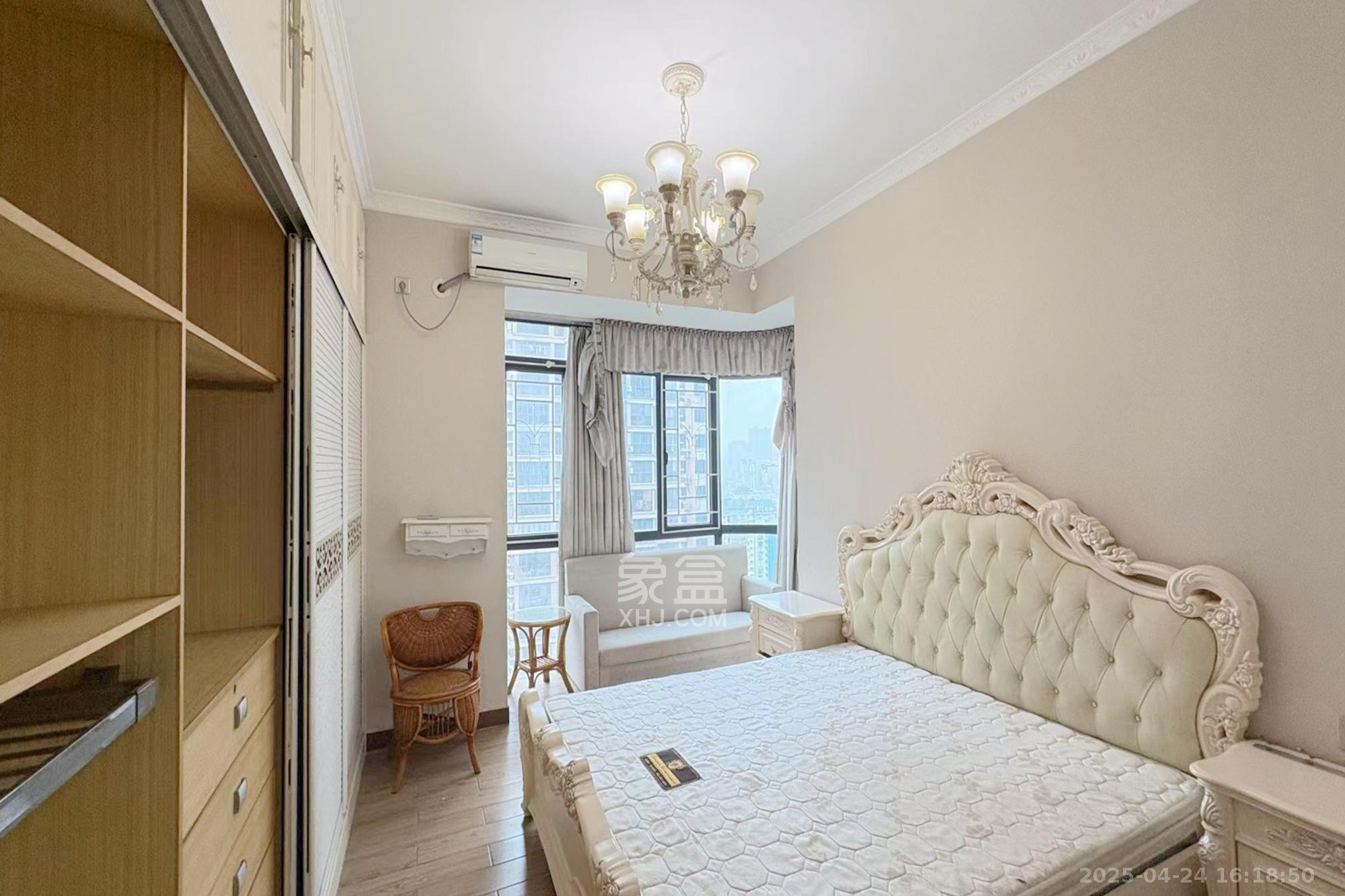 融圣国际  3室2厅2卫    176.0万卧室