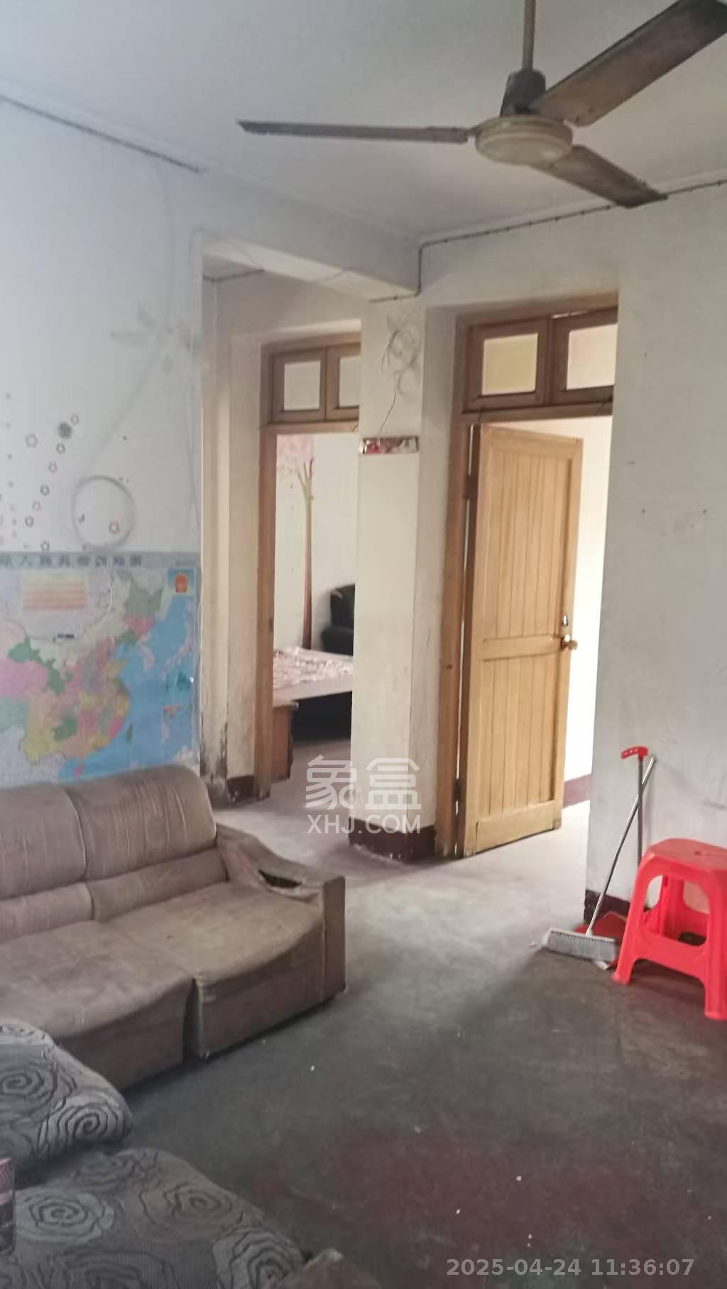 红花坡社区 2室1厅1卫 600.0元/月 红花坡社区 2室1厅1卫 600.0元/月室内图