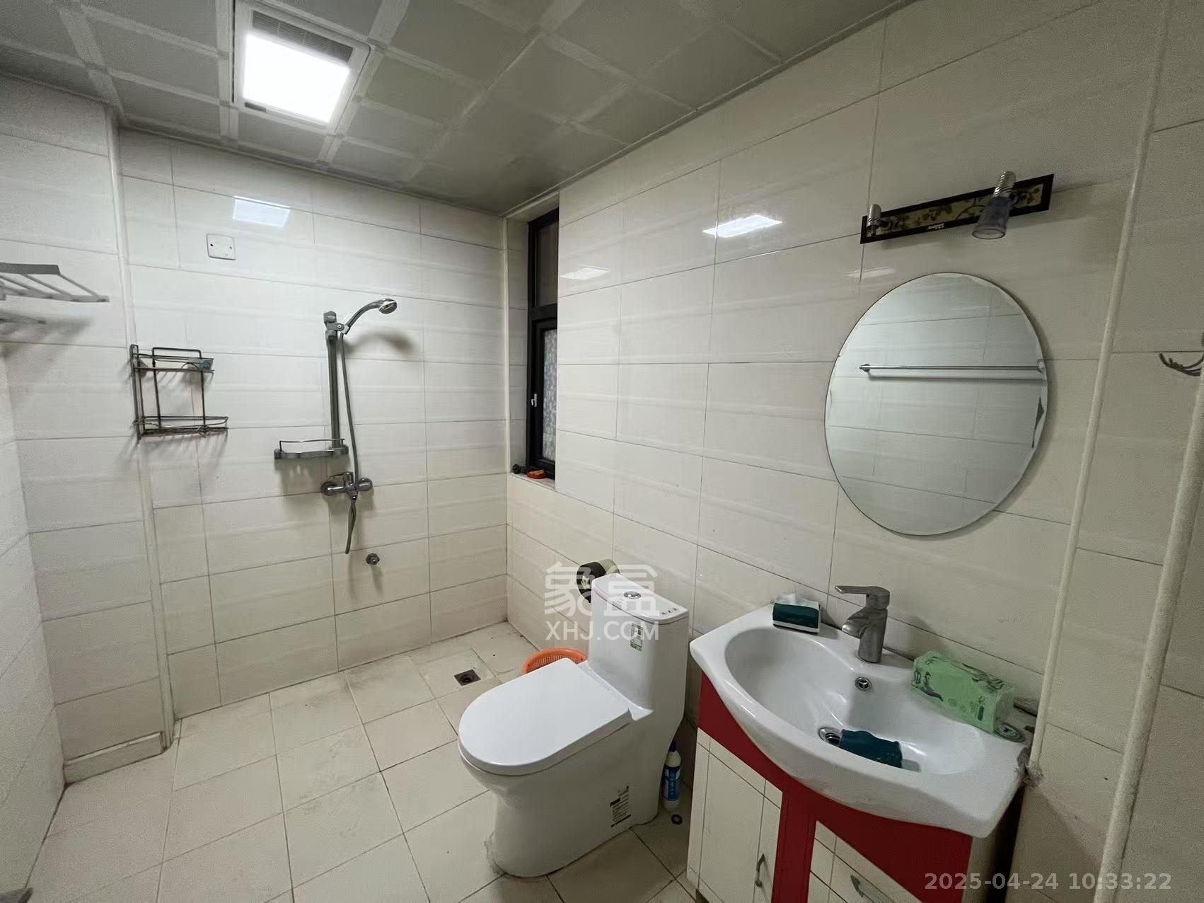 嘉宇盛世华章 3室2厅2卫 2600.0元/月 嘉宇盛世华章 3室2厅2卫 2600.0元/月室内图