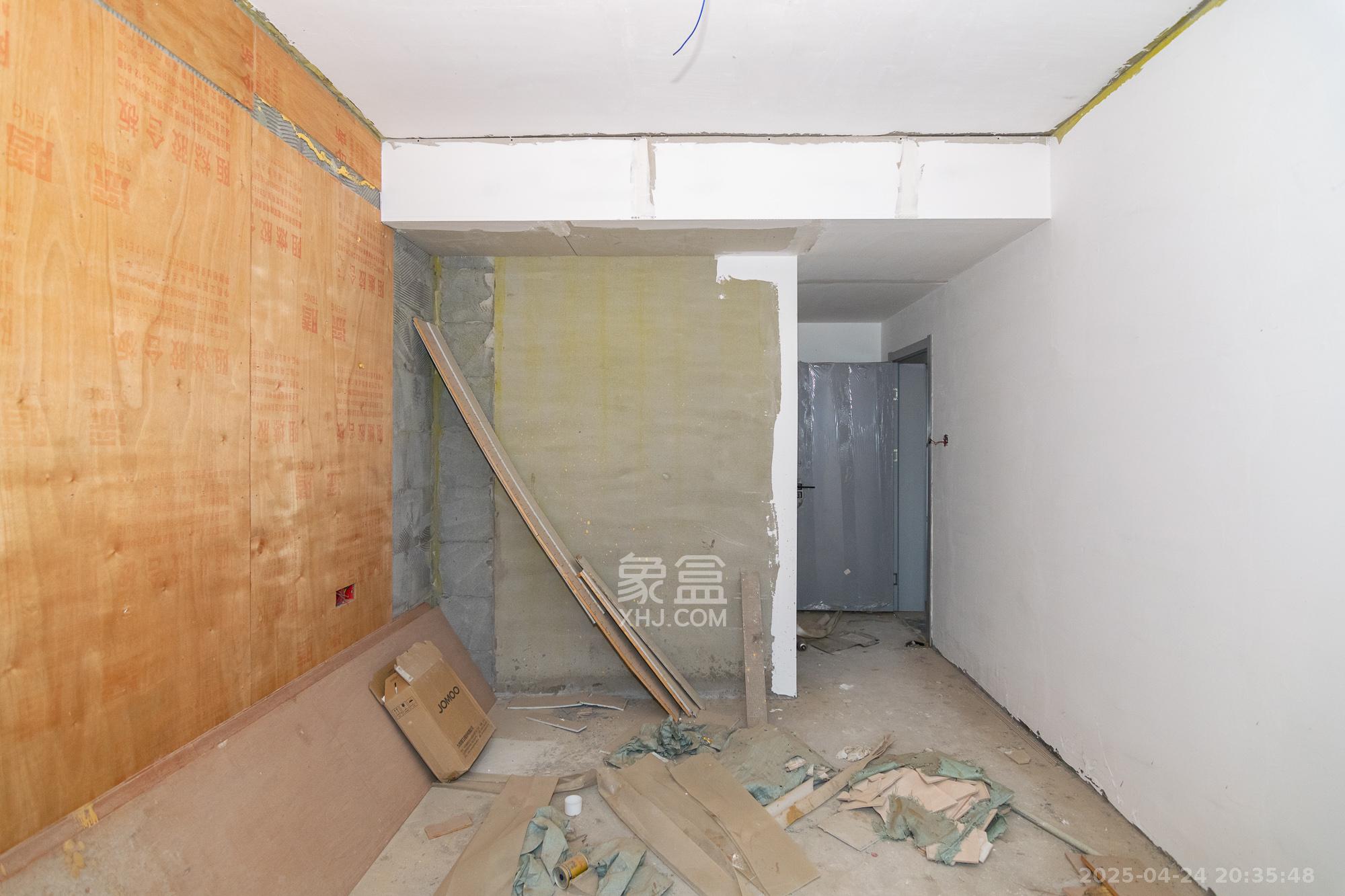 澳海月亮湾  4室2厅2卫    65.0万卧室