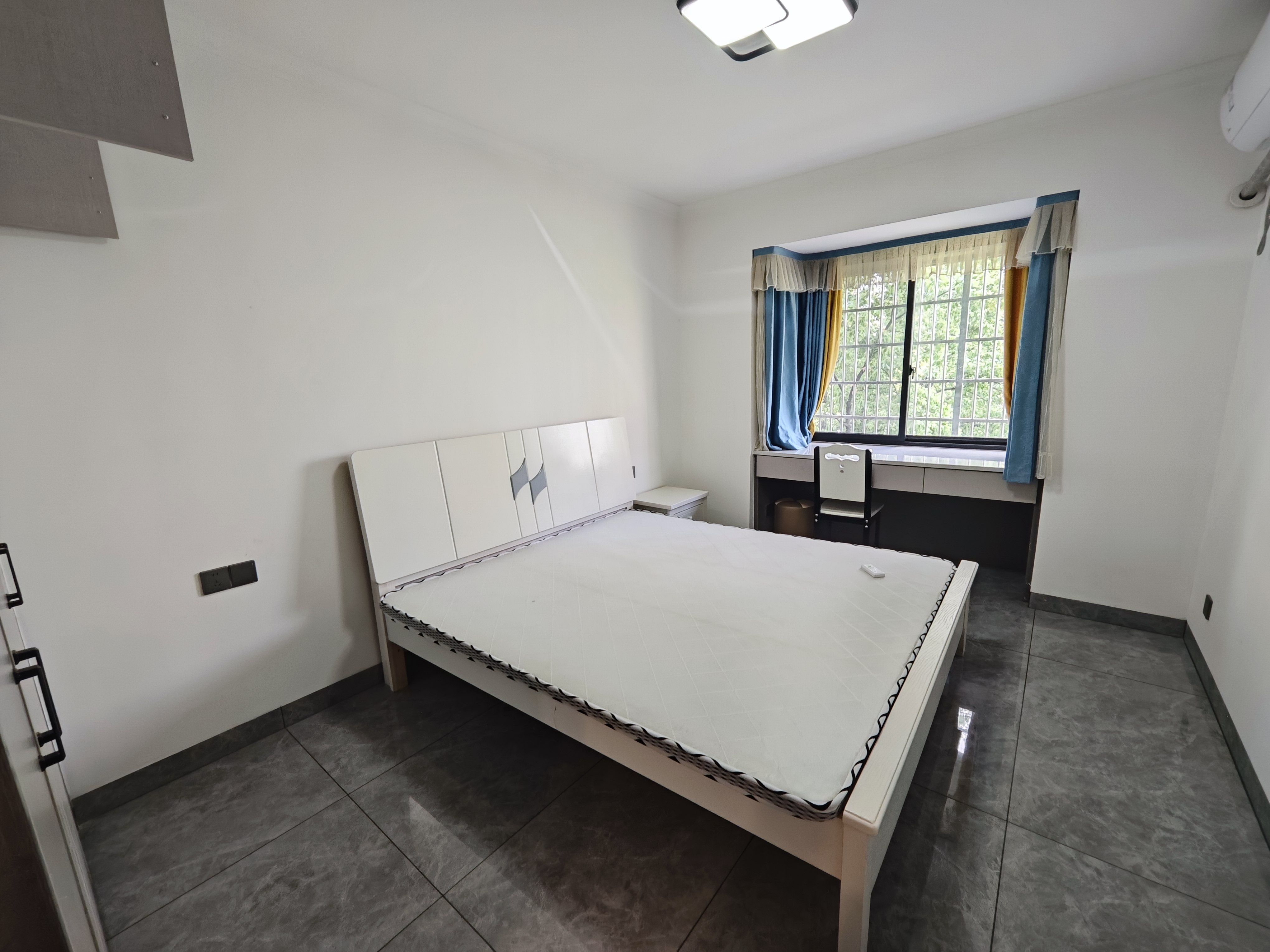 娄星东苑 5室2厅2卫 2500.0元/月 娄星东苑 5室2厅2卫 2500.0元/月室内图