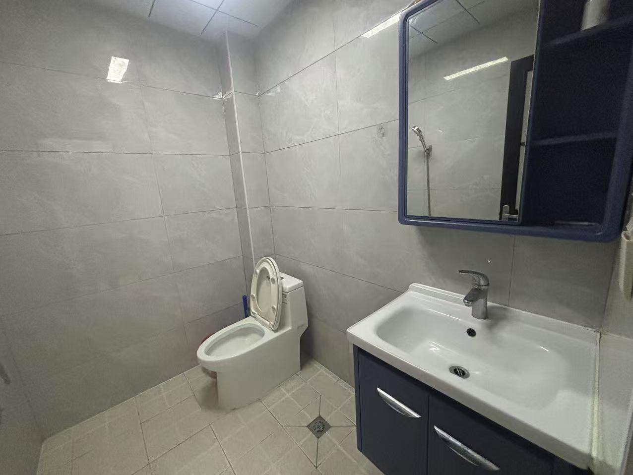 大明安置小区 3室2厅2卫 1280.0元/月 大明安置小区 3室2厅2卫 1280.0元/月小区图