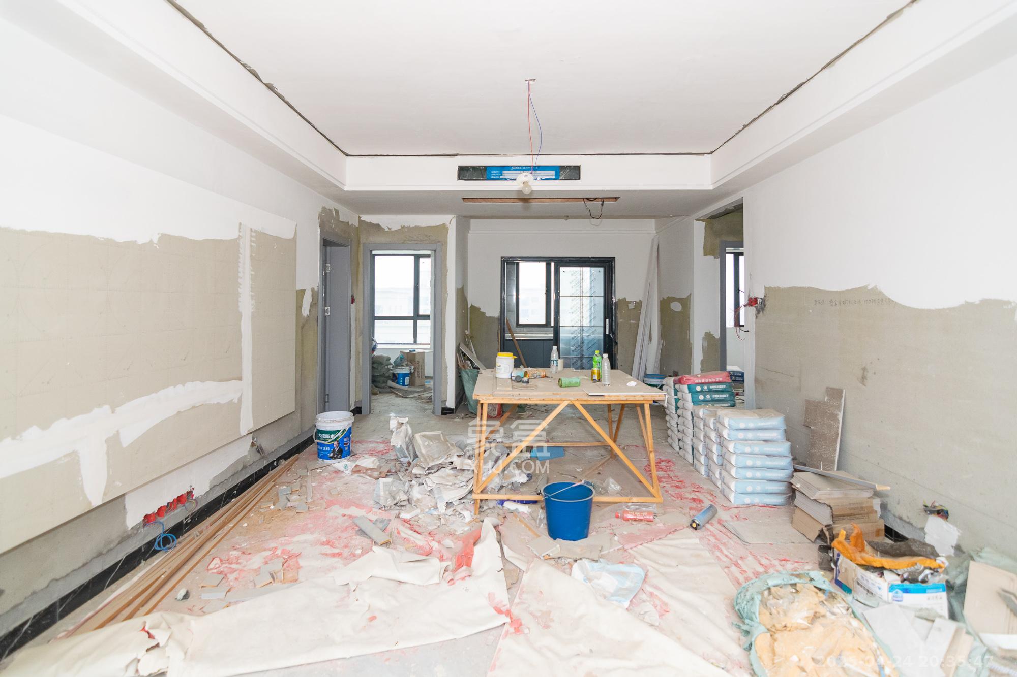 澳海月亮湾 4室2厅2卫 65.0万 澳海月亮湾 4室2厅2卫 65.0万客厅