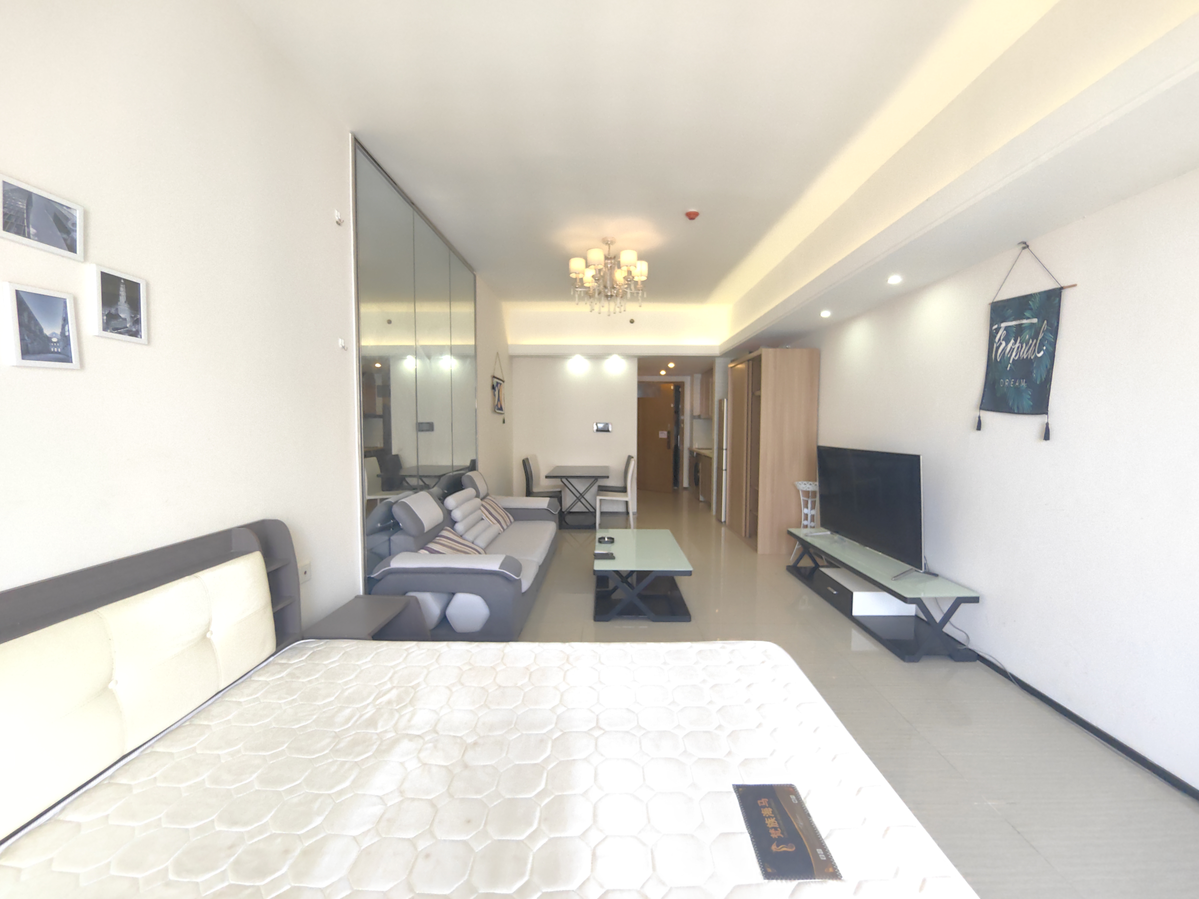 恒大外滩  1室0厅1卫    75.0万 恒大外滩  1室0厅1卫    75.0万客厅