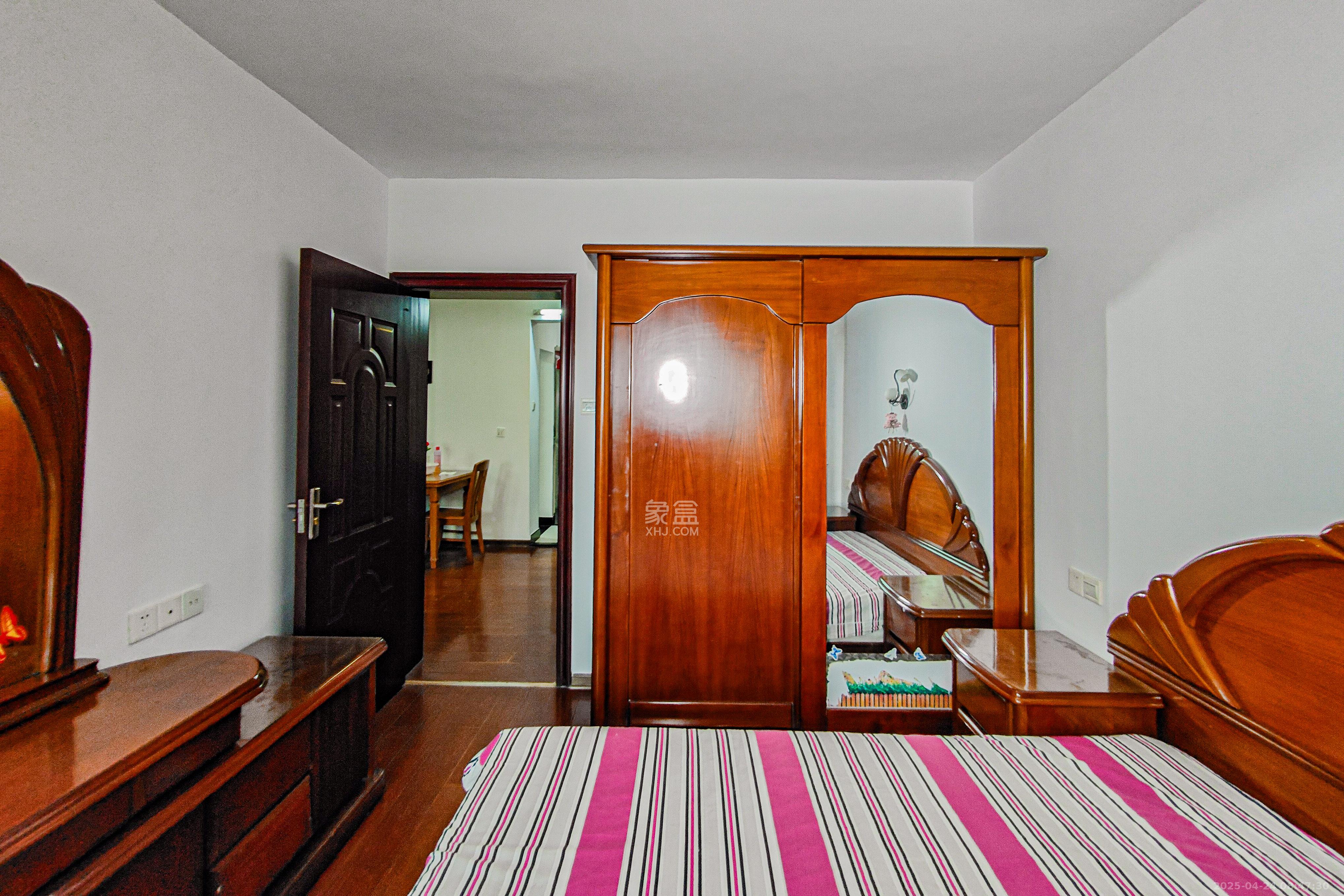 西湖路173号(原西湖大厦) 2室1厅1卫 56.0万 西湖路173号(原西湖大厦) 2室1厅1卫 56.0万卧室