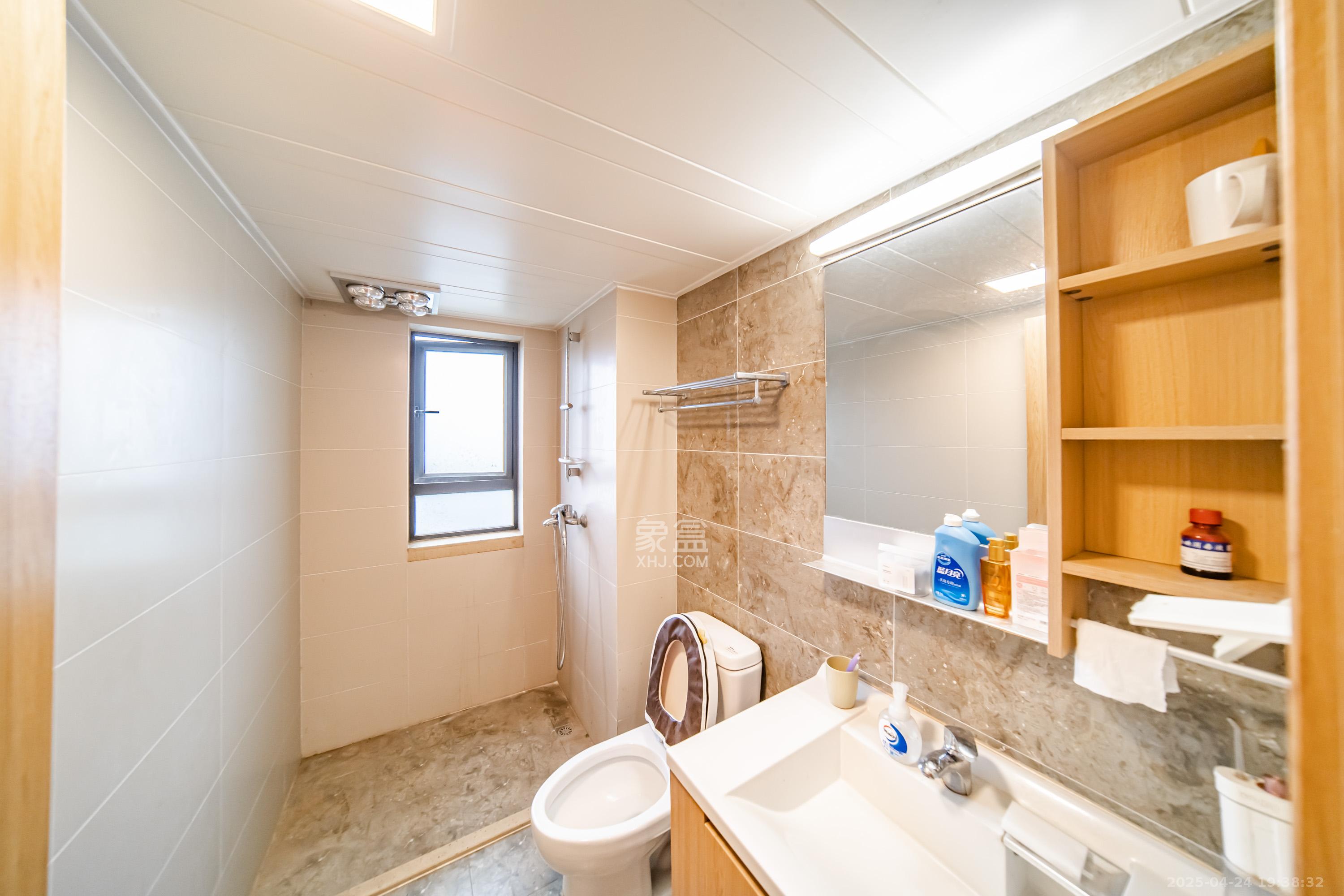 万科金域缇香  3室2厅2卫    110.0万 万科金域缇香  3室2厅2卫    110.0万卫生间