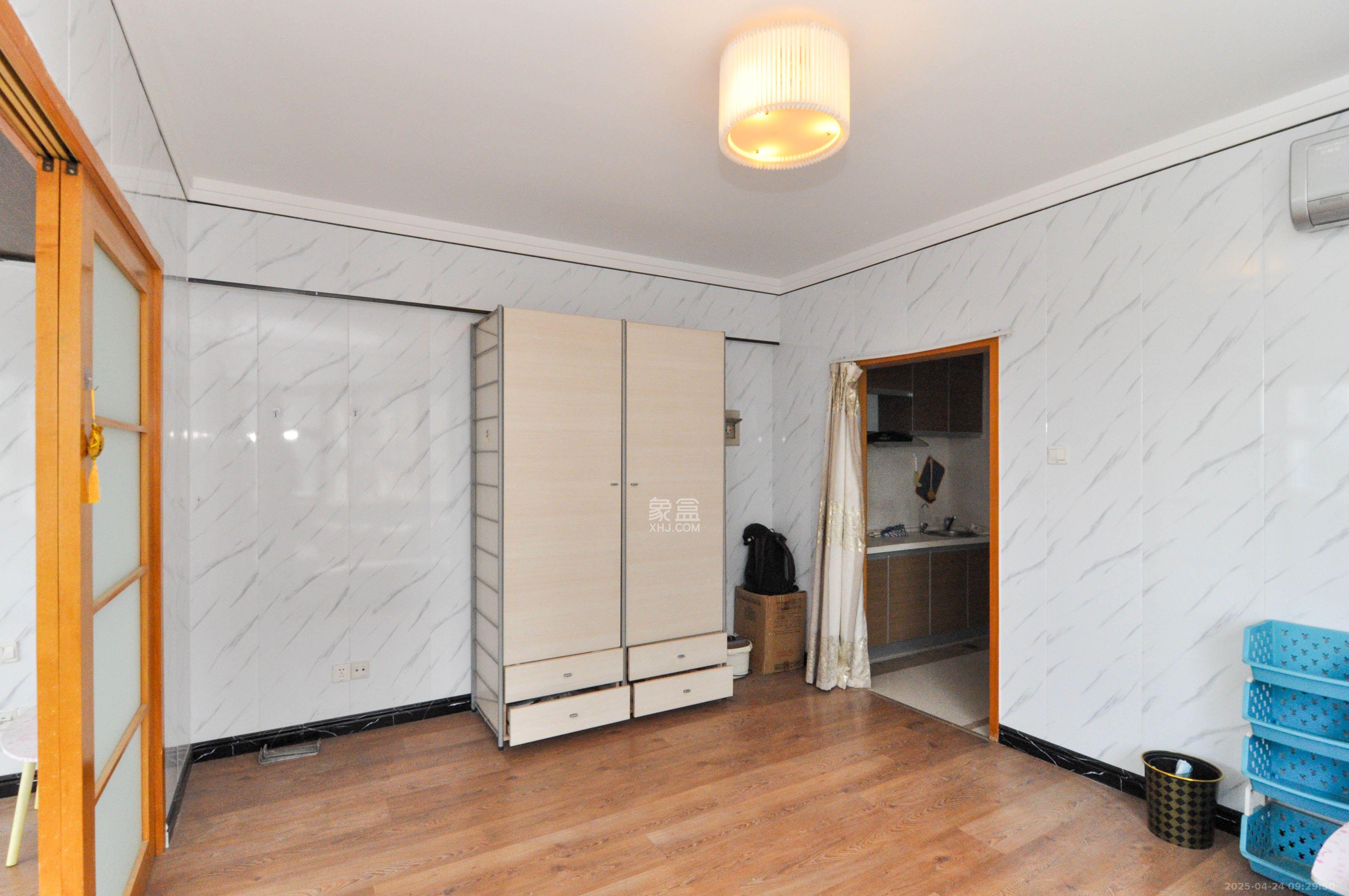 麓谷坐标 1室1厅1卫 2000.00元/月 麓谷坐标 1室1厅1卫 2000.00元/月室内图