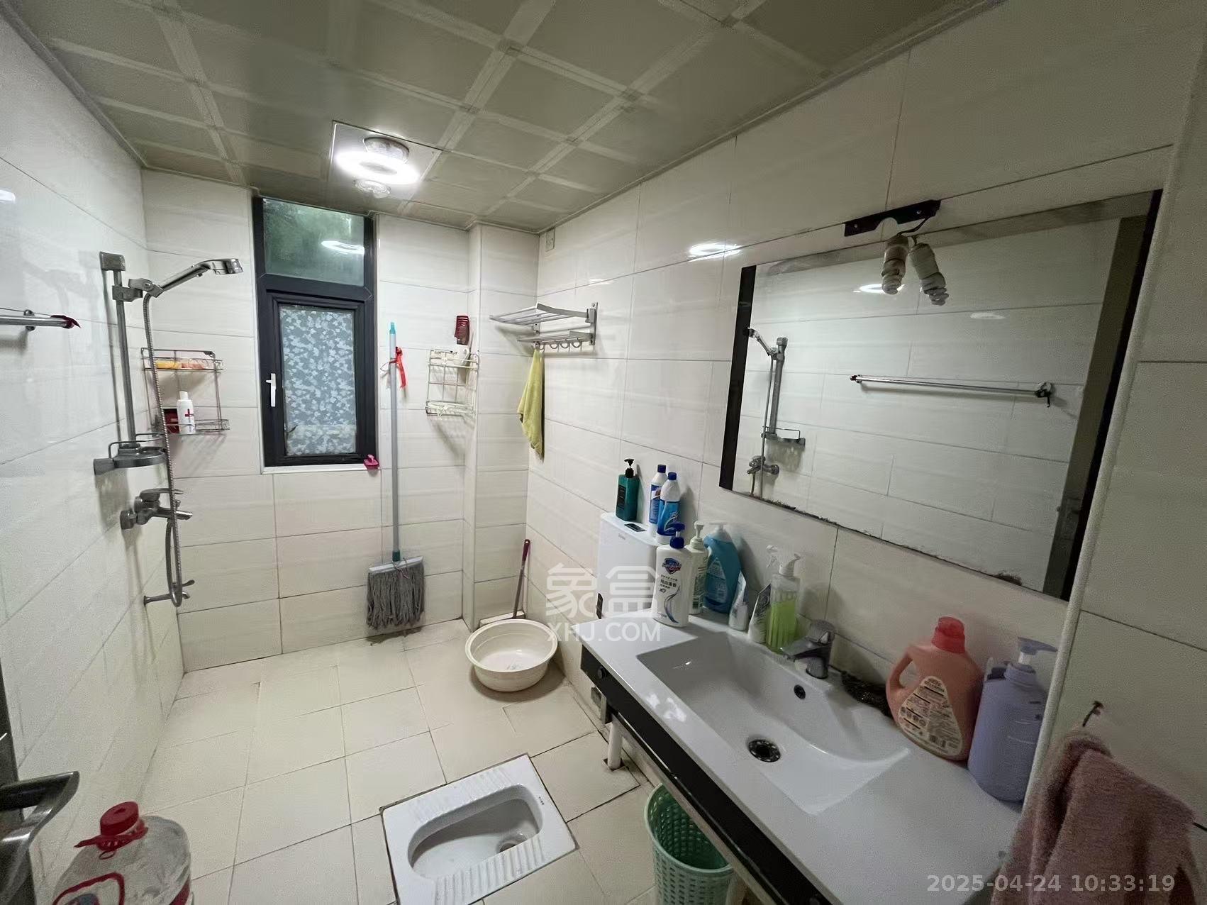 嘉宇盛世华章 3室2厅2卫 2600.0元/月 嘉宇盛世华章 3室2厅2卫 2600.0元/月室内图