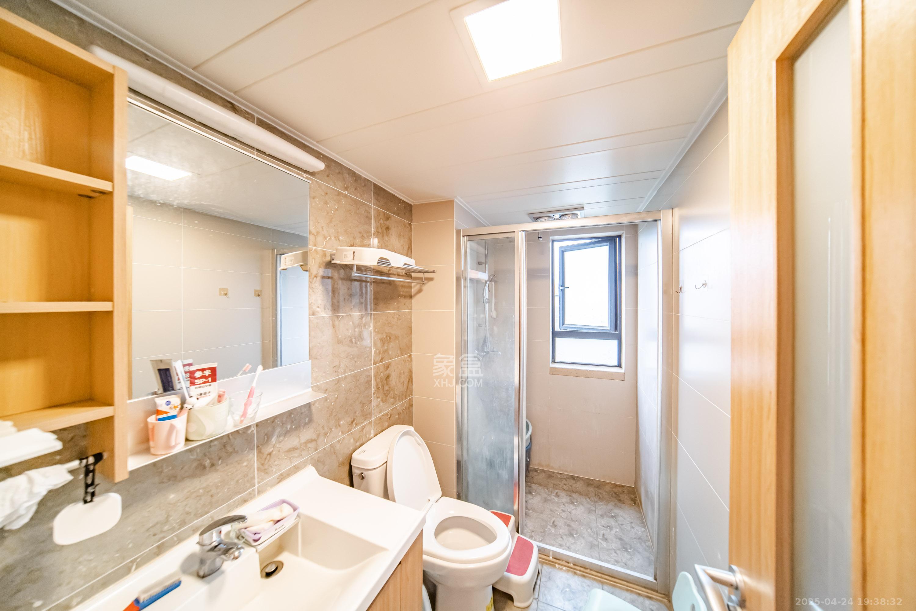 万科金域缇香  3室2厅2卫    110.0万 万科金域缇香  3室2厅2卫    110.0万卫生间