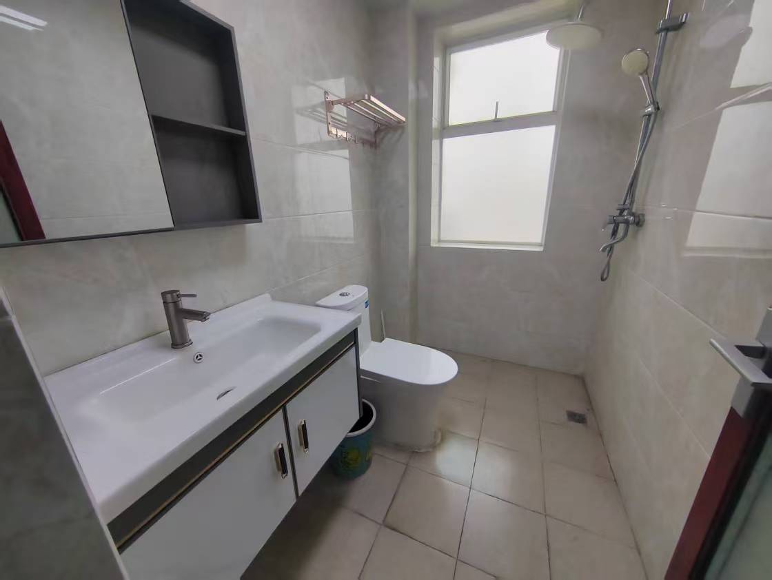 展兴高新花园  3室2厅2卫    3000.0元/月 展兴高新花园  3室2厅2卫    3000.0元/月室内图