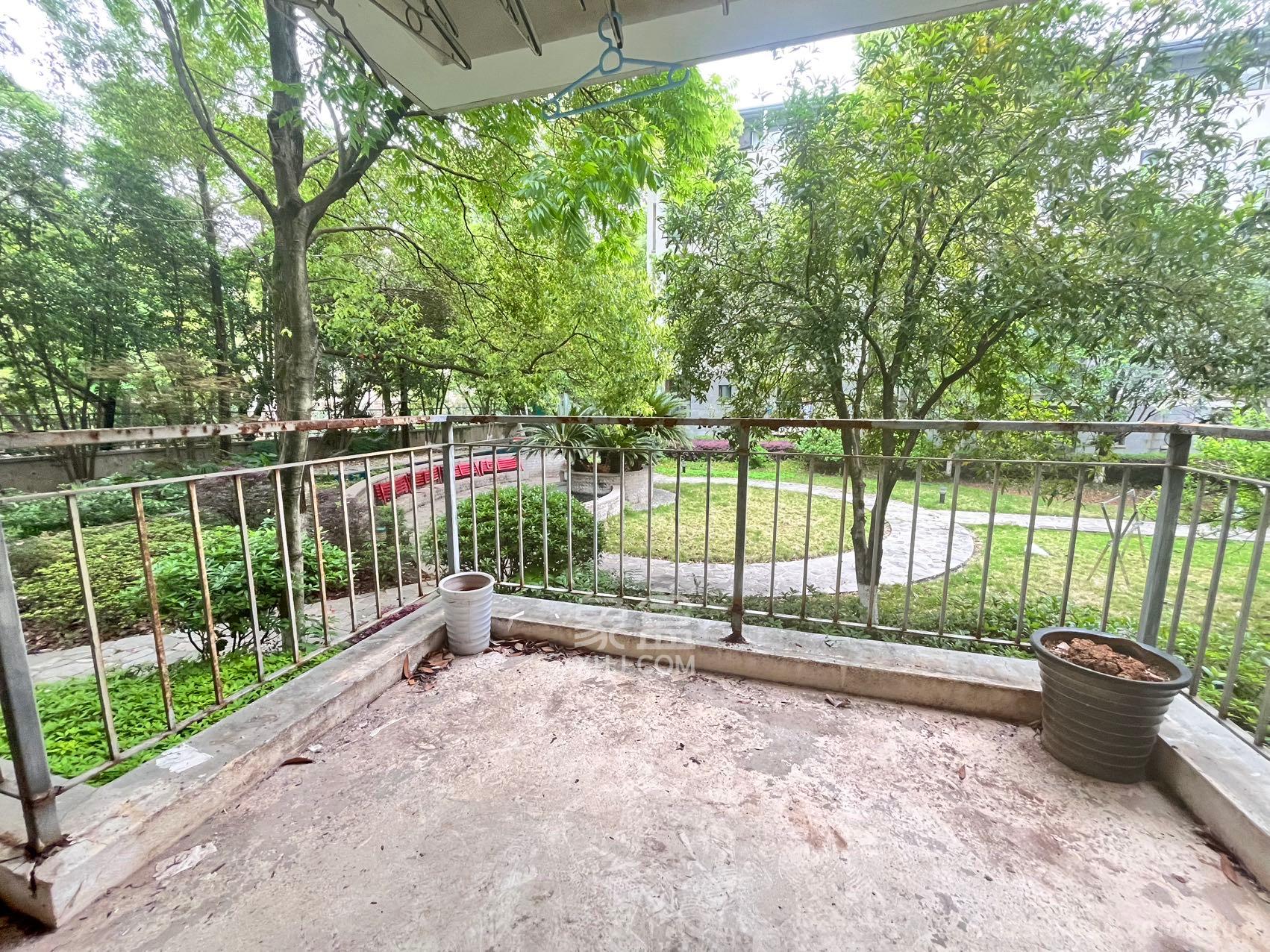 西街花园 3室2厅2卫 3000.0元/月 西街花园 3室2厅2卫 3000.0元/月室内图