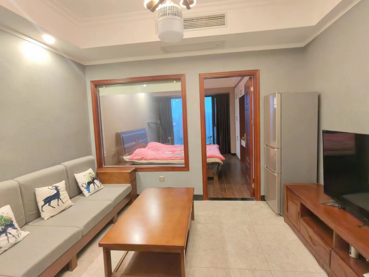 江岸公馆  1室1厅1卫    1600.0元/月 江岸公馆  1室1厅1卫    1600.0元/月室内图