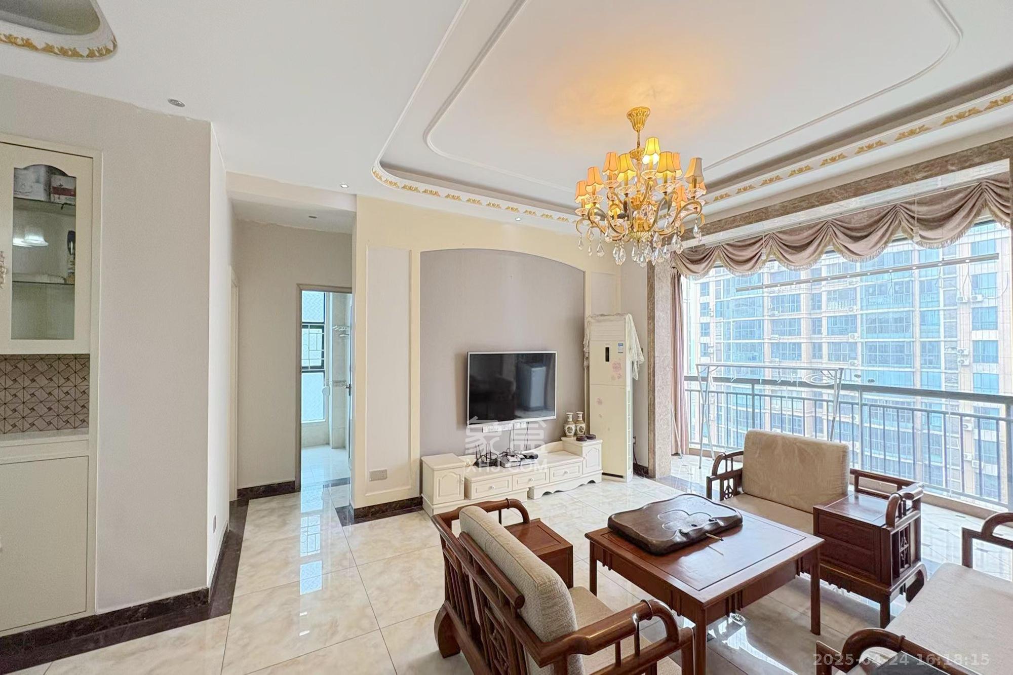 融圣国际  3室2厅2卫    176.0万客厅