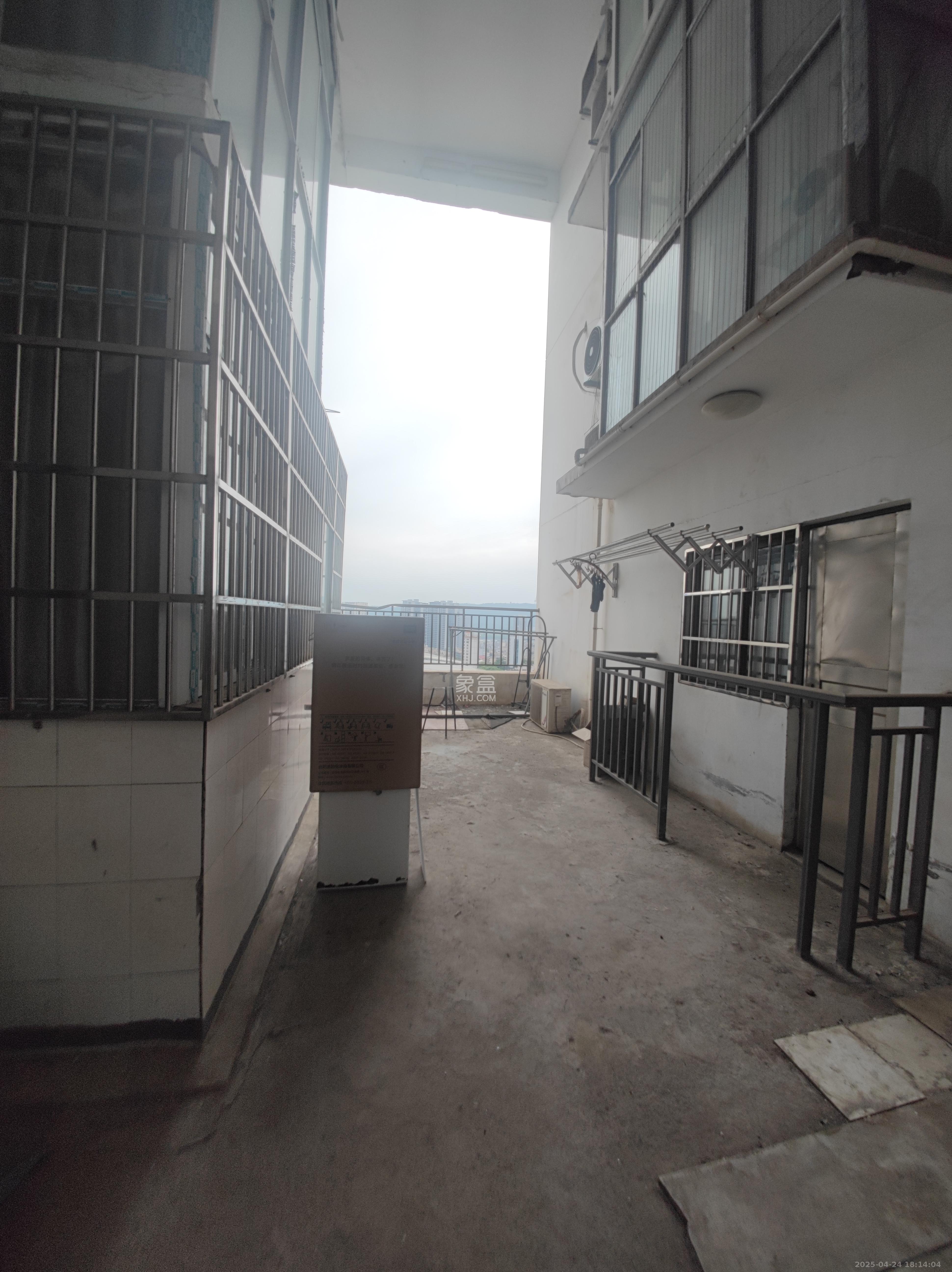 摩天一号  1室1厅1卫    2000.0元/月 摩天一号  1室1厅1卫    2000.0元/月室内图