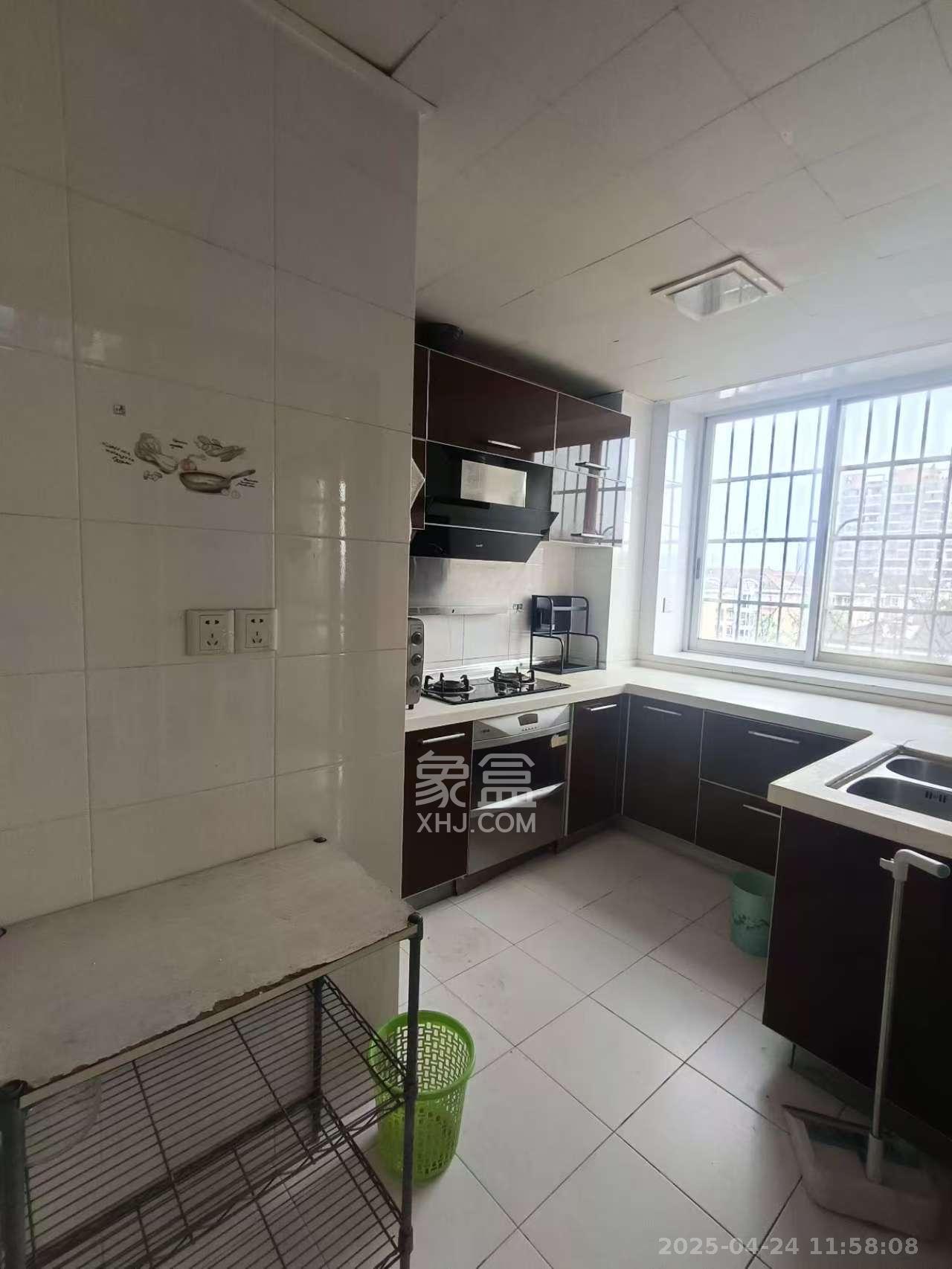 山水庭院  3室2厅2卫    2300.0元/月 山水庭院  3室2厅2卫    2300.0元/月室内图