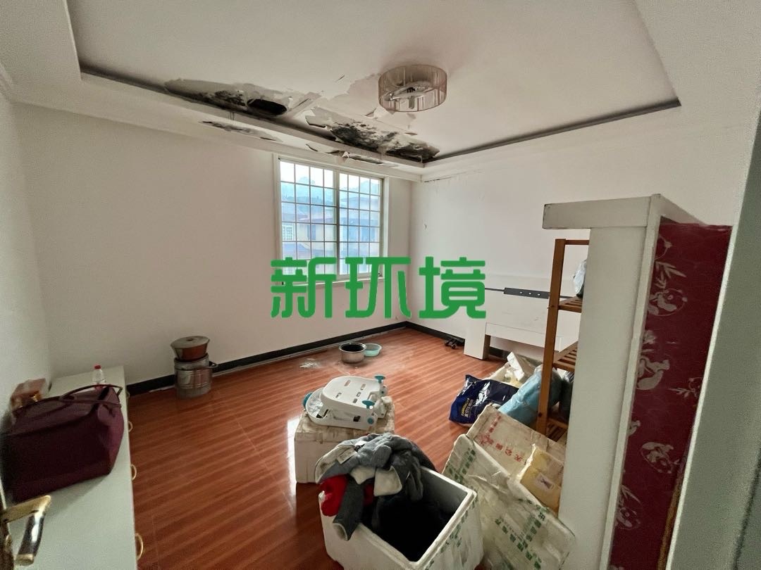 黄金塔安置小区散盘  1室3厅3卫   165.00万客厅