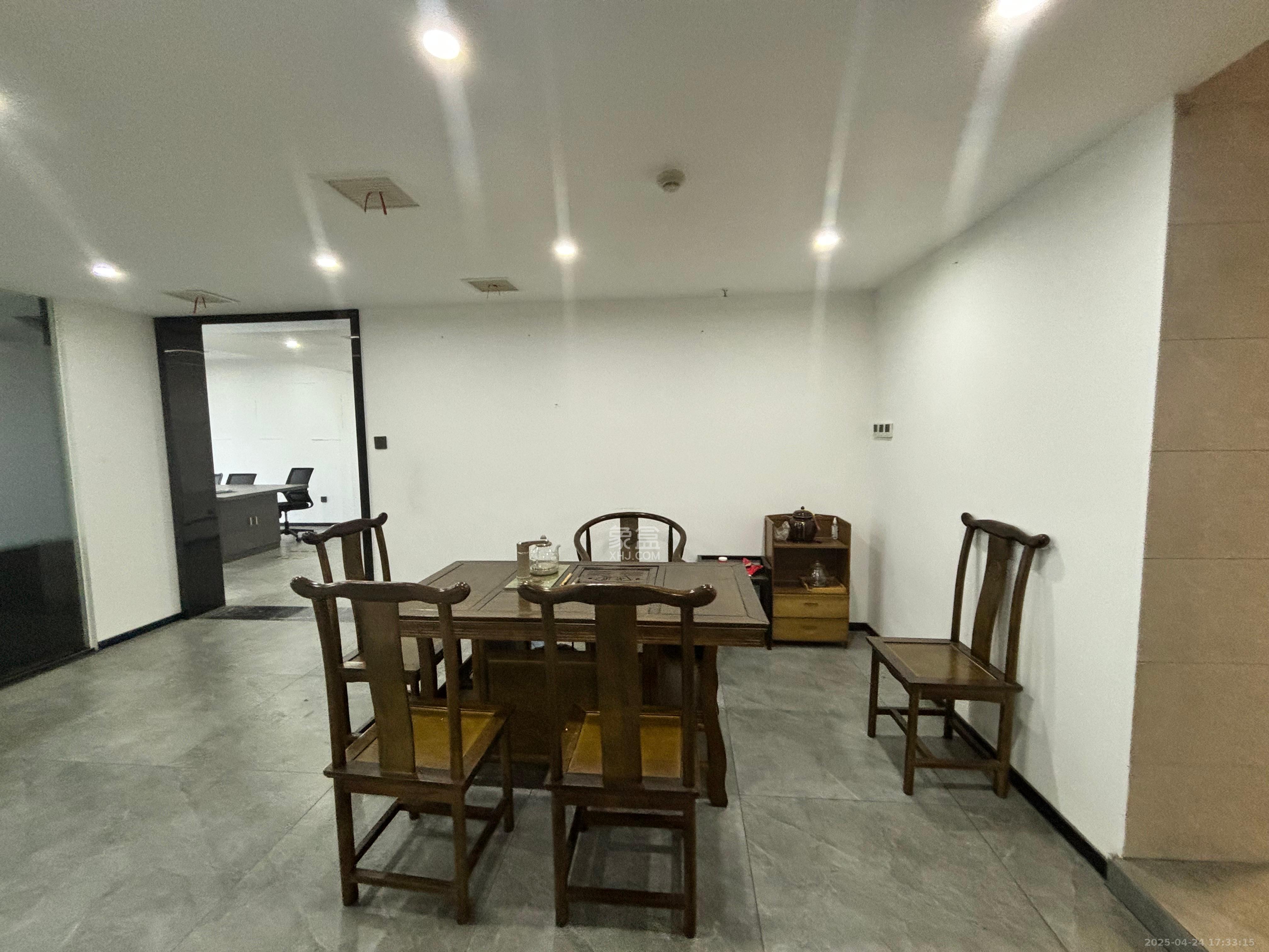 万坤图财富广场  1室1厅1卫   8500.00元/月室内图