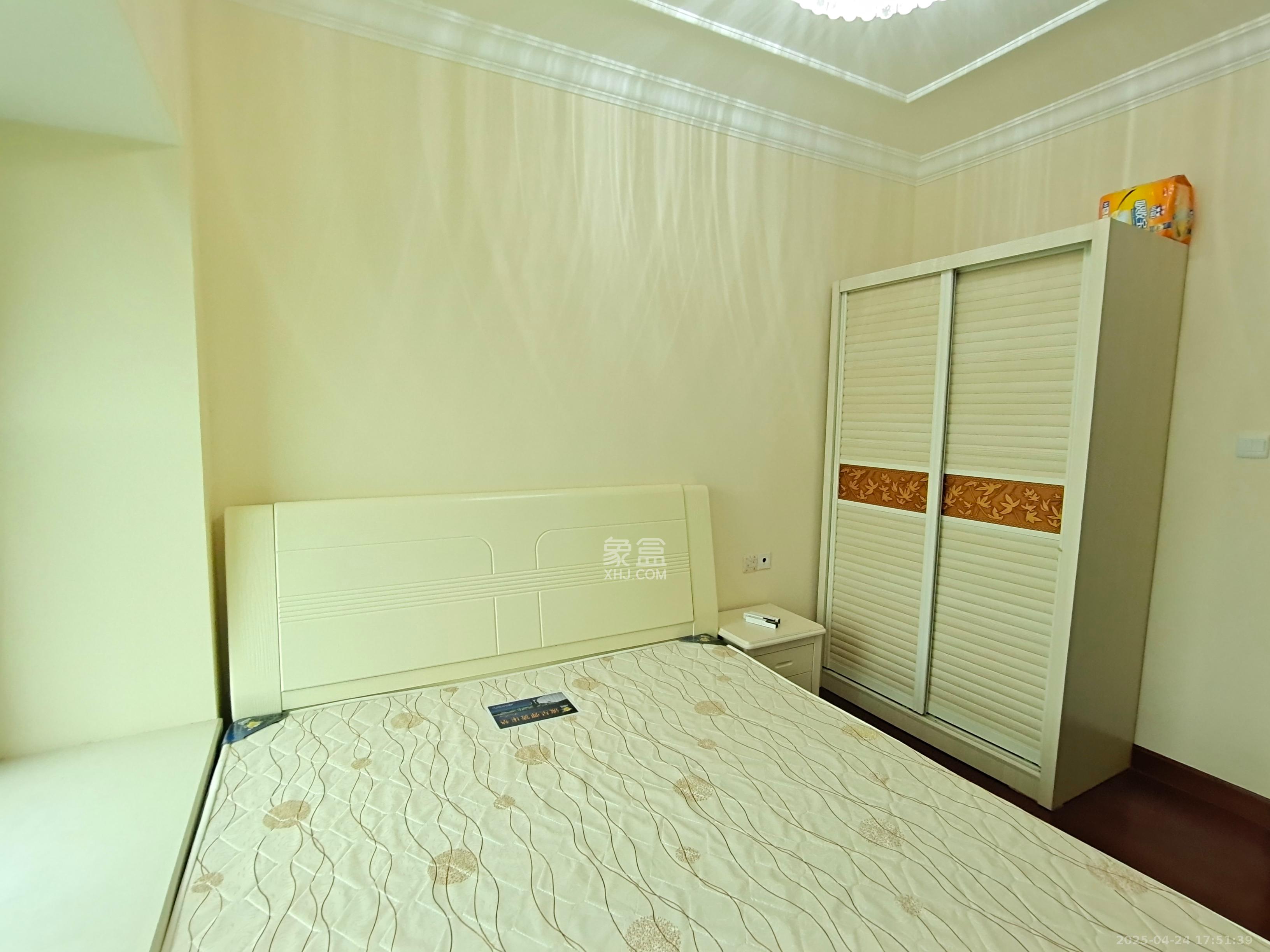 恒大雅苑 3室2厅1卫 2600.0元/月 恒大雅苑 3室2厅1卫 2600.0元/月室内图