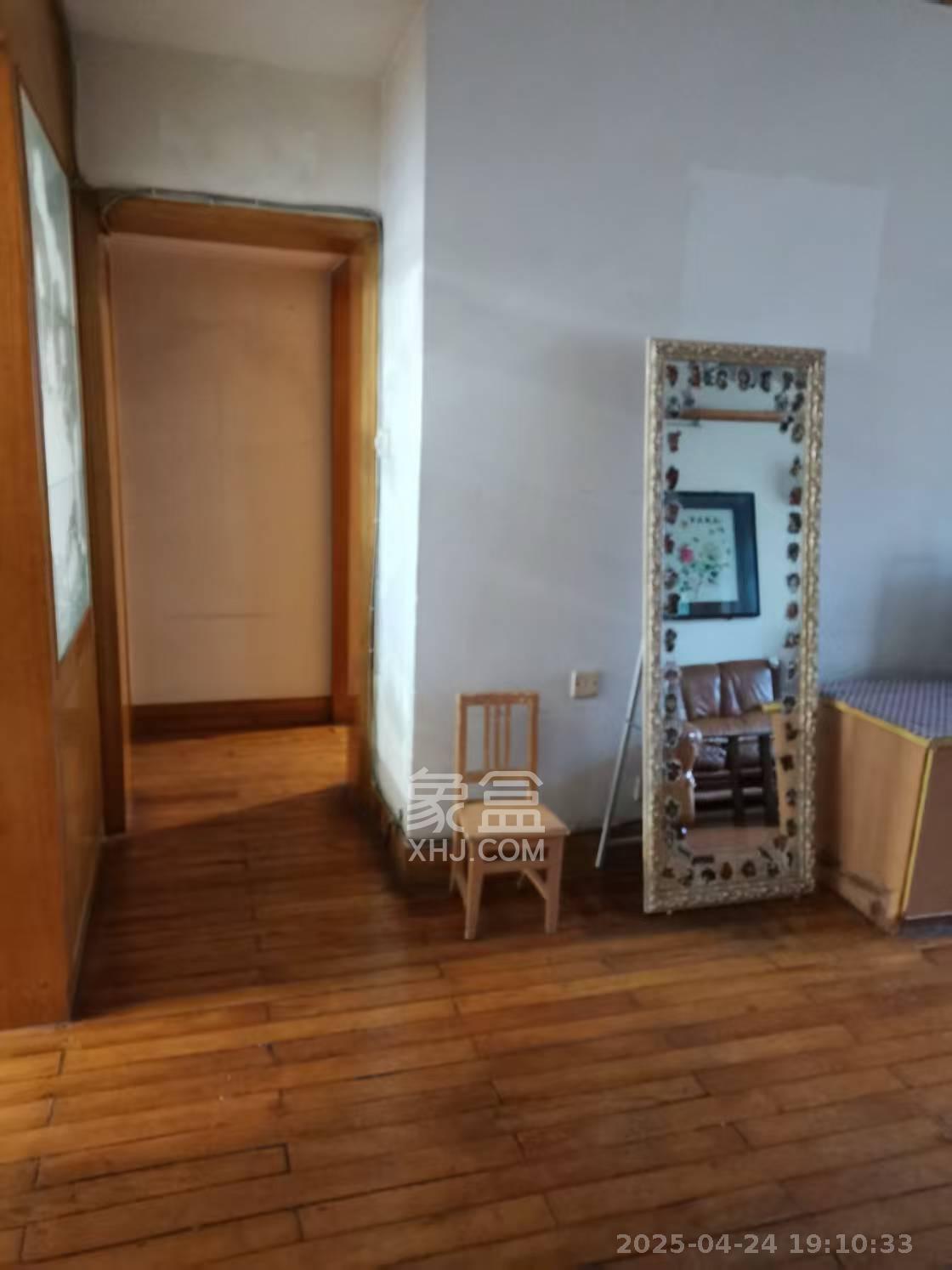 二机小区 2室1厅1卫 1600.0元/月 二机小区 2室1厅1卫 1600.0元/月室内图