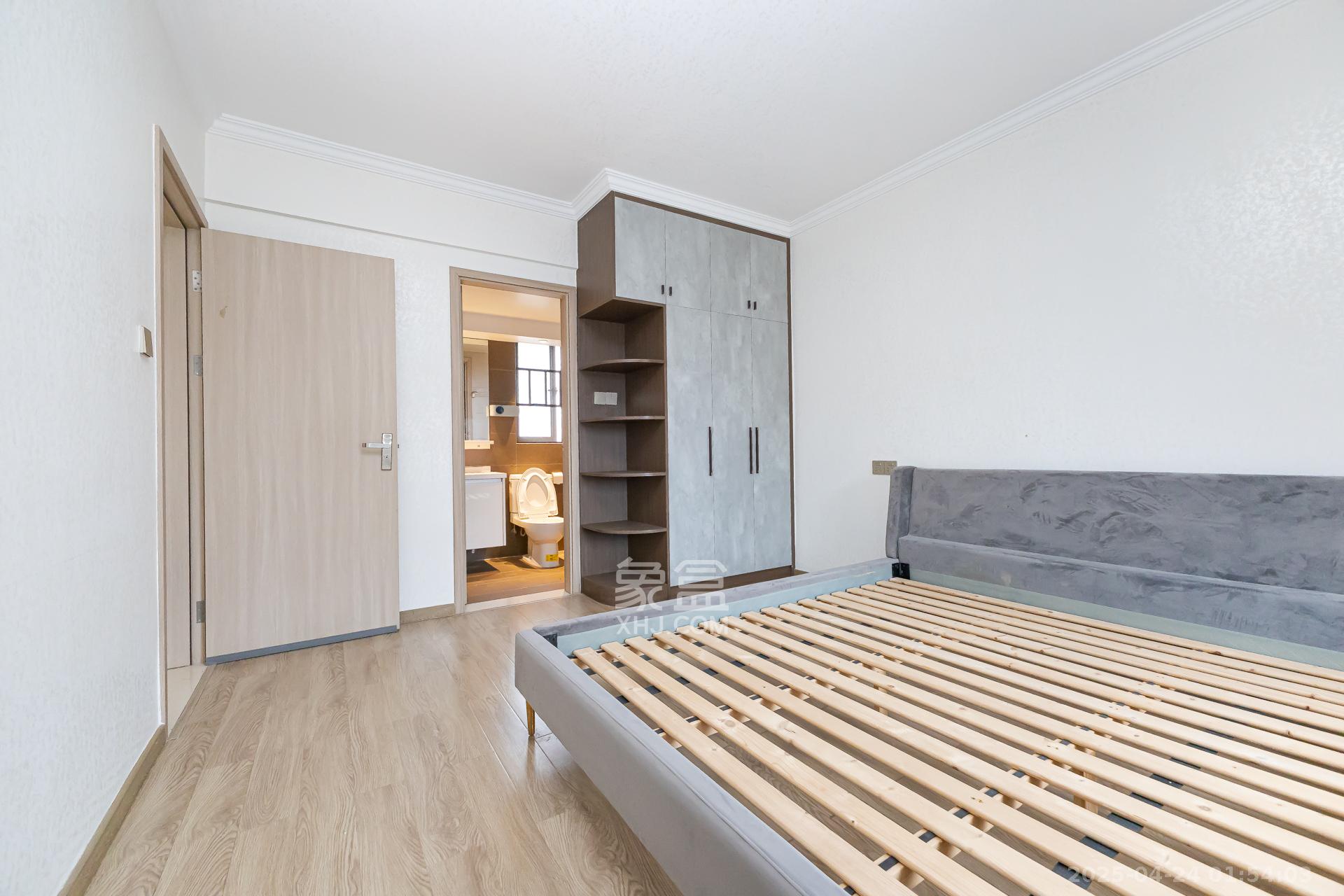 时代倾城五期 4室2厅2卫 102.8万 时代倾城五期 4室2厅2卫 102.8万卧室