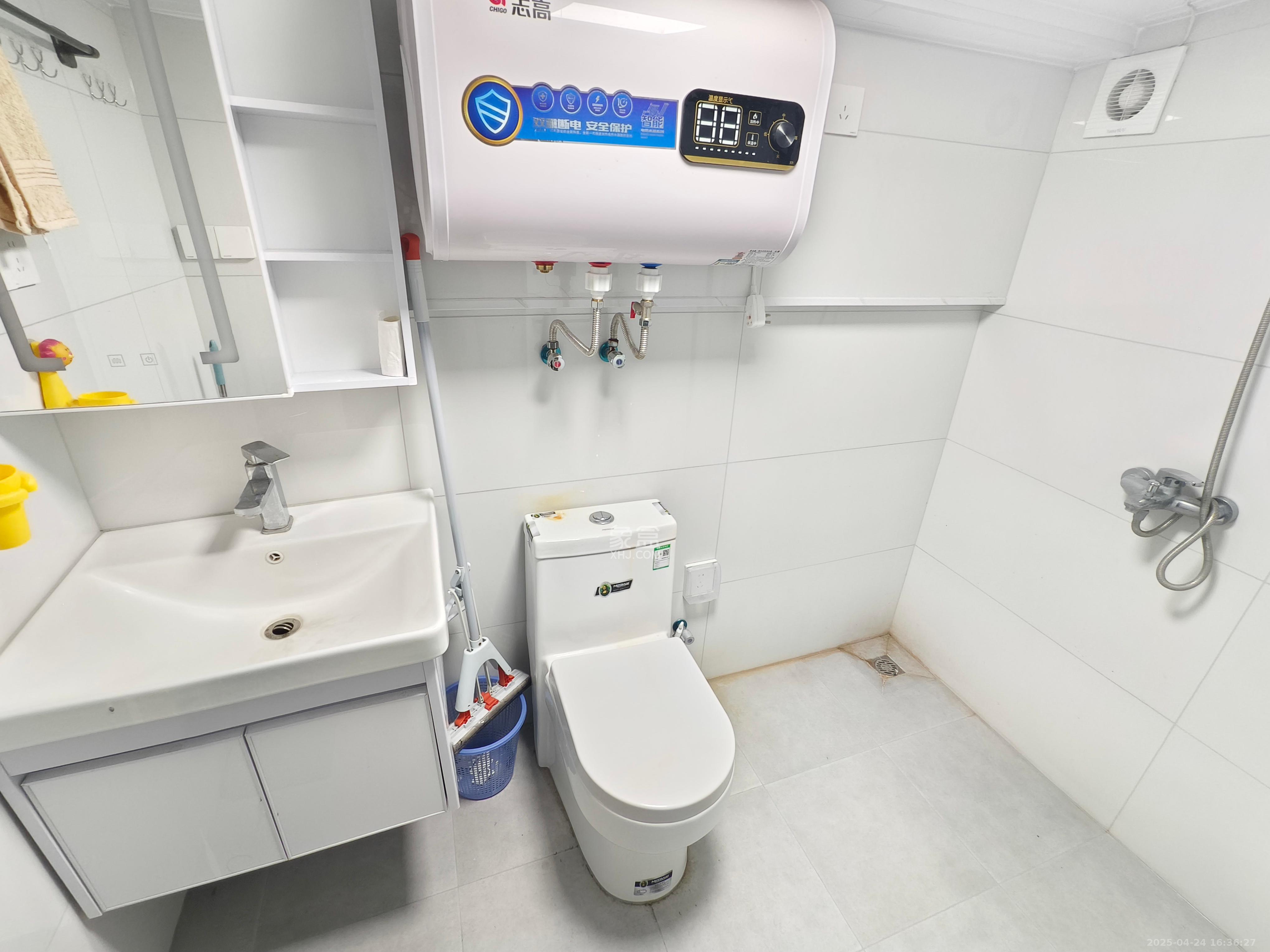 福晟翡翠湾 2室1厅1卫 2200.0元/月 福晟翡翠湾 2室1厅1卫 2200.0元/月室内图