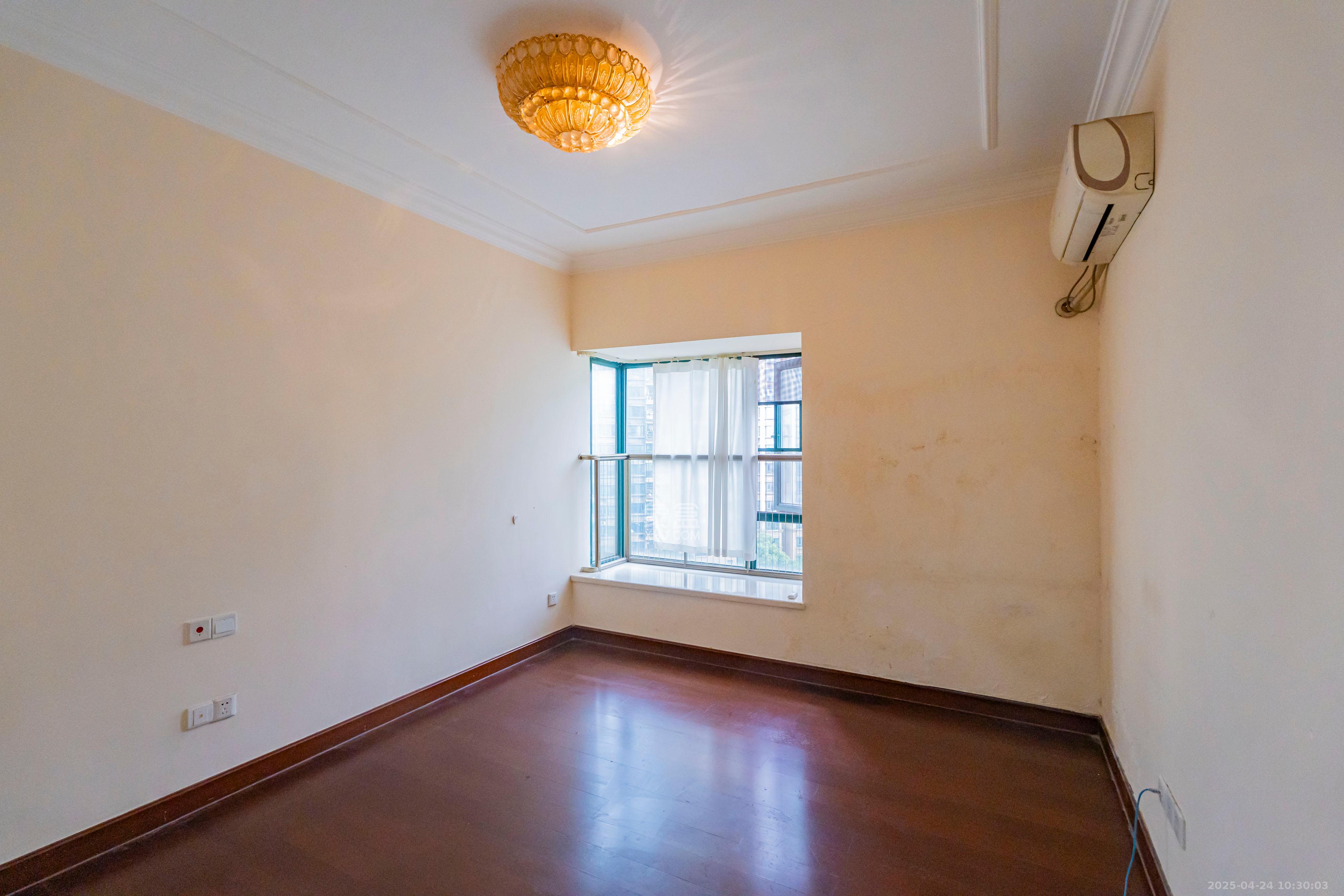 恒大雅苑 3室2厅2卫 2600.0元/月 恒大雅苑 3室2厅2卫 2600.0元/月室内图