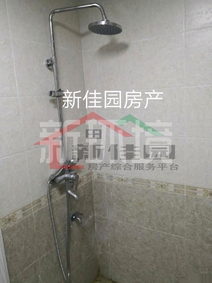 黄金大厦  1室1厅1卫   31.00万客厅