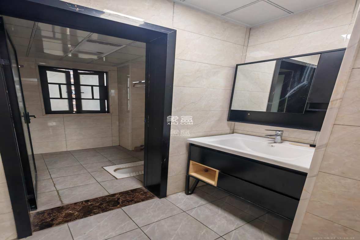 山水梅溪雅郡  3室2厅2卫    2500.0元/月 山水梅溪雅郡  3室2厅2卫    2500.0元/月室内图