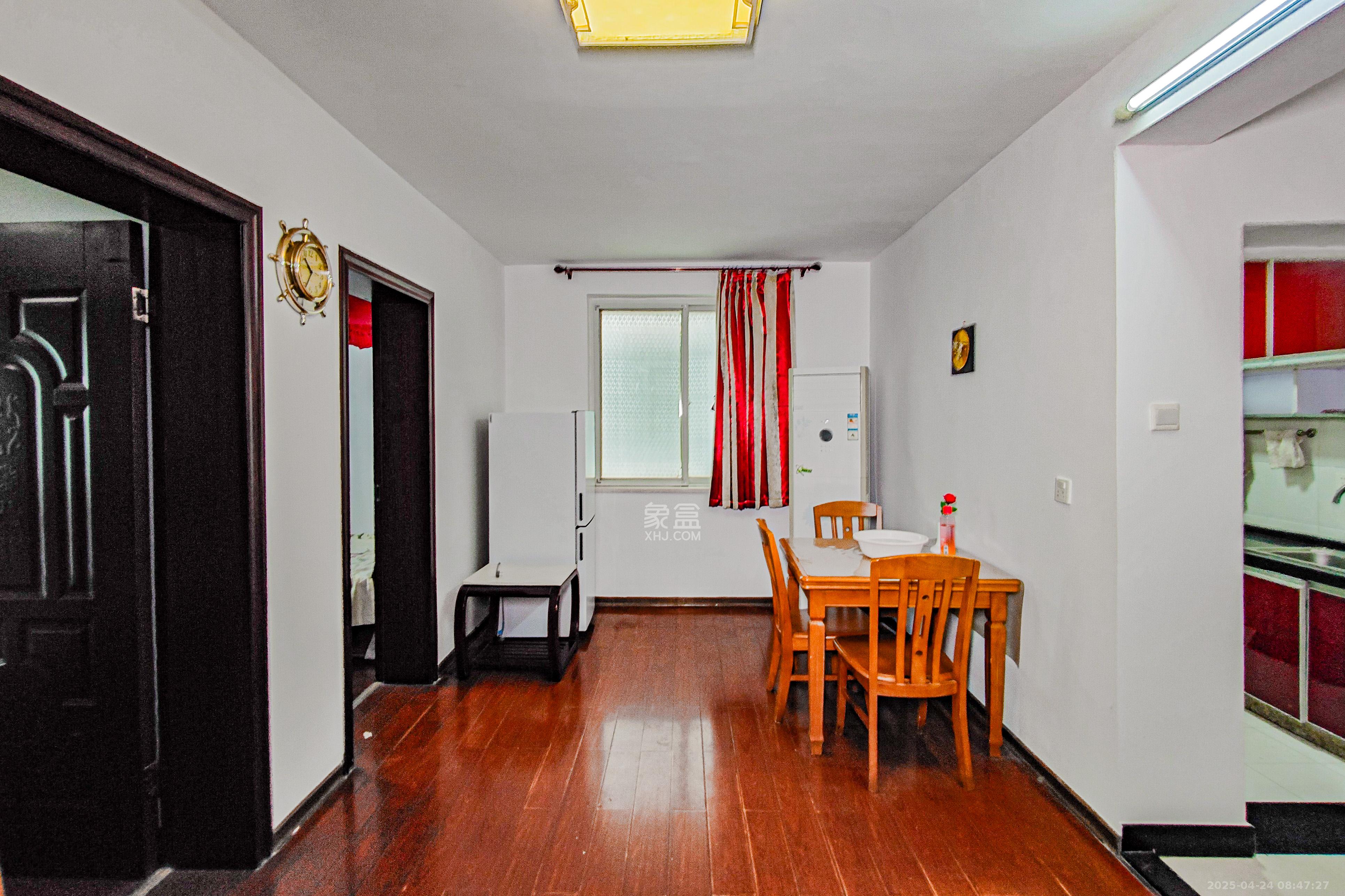 西湖路173号(原西湖大厦) 2室1厅1卫 56.0万 西湖路173号(原西湖大厦) 2室1厅1卫 56.0万客厅