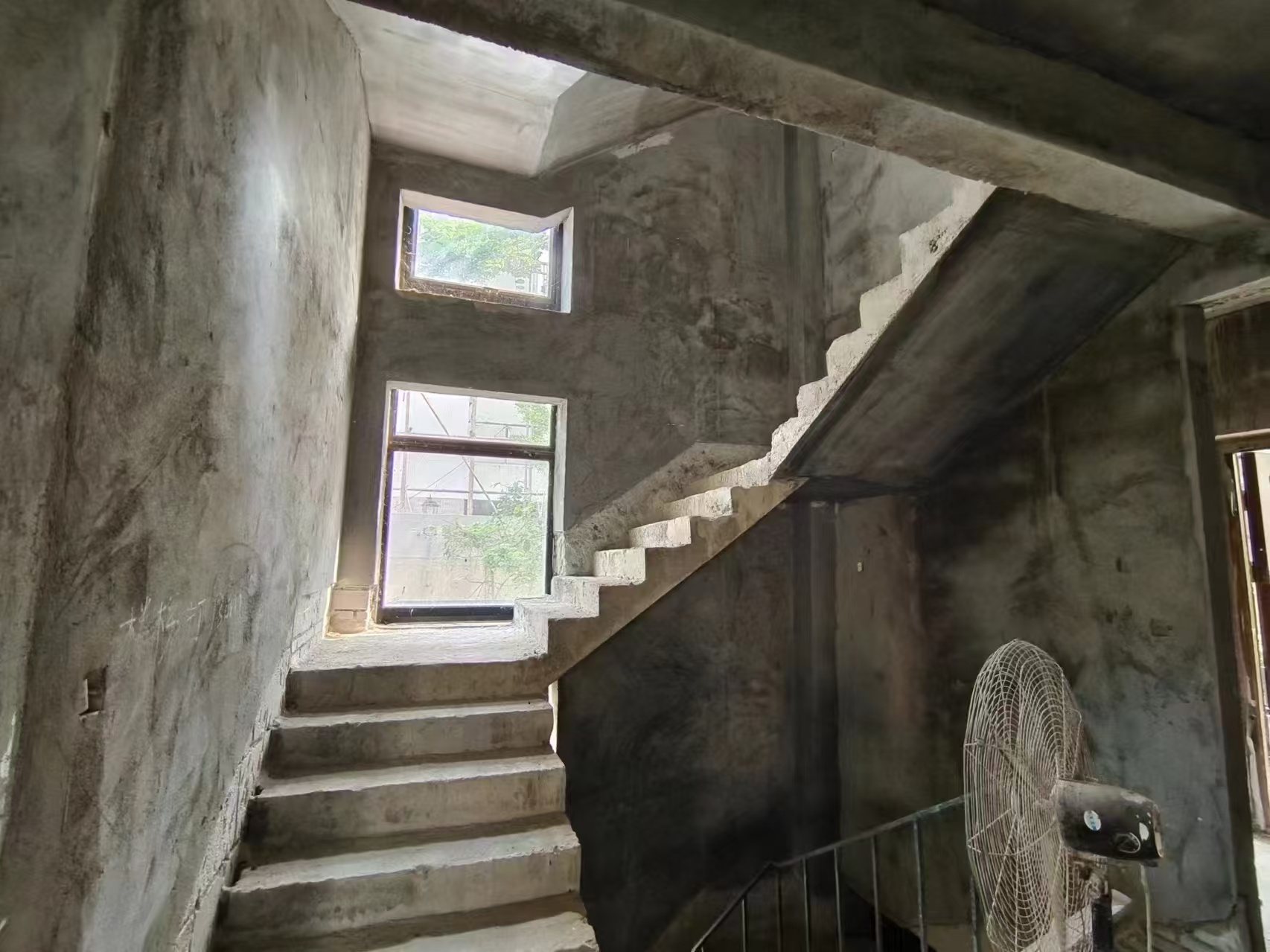 海景壹号 6室2厅4卫 2100.0万 海景壹号 6室2厅4卫 2100.0万客厅