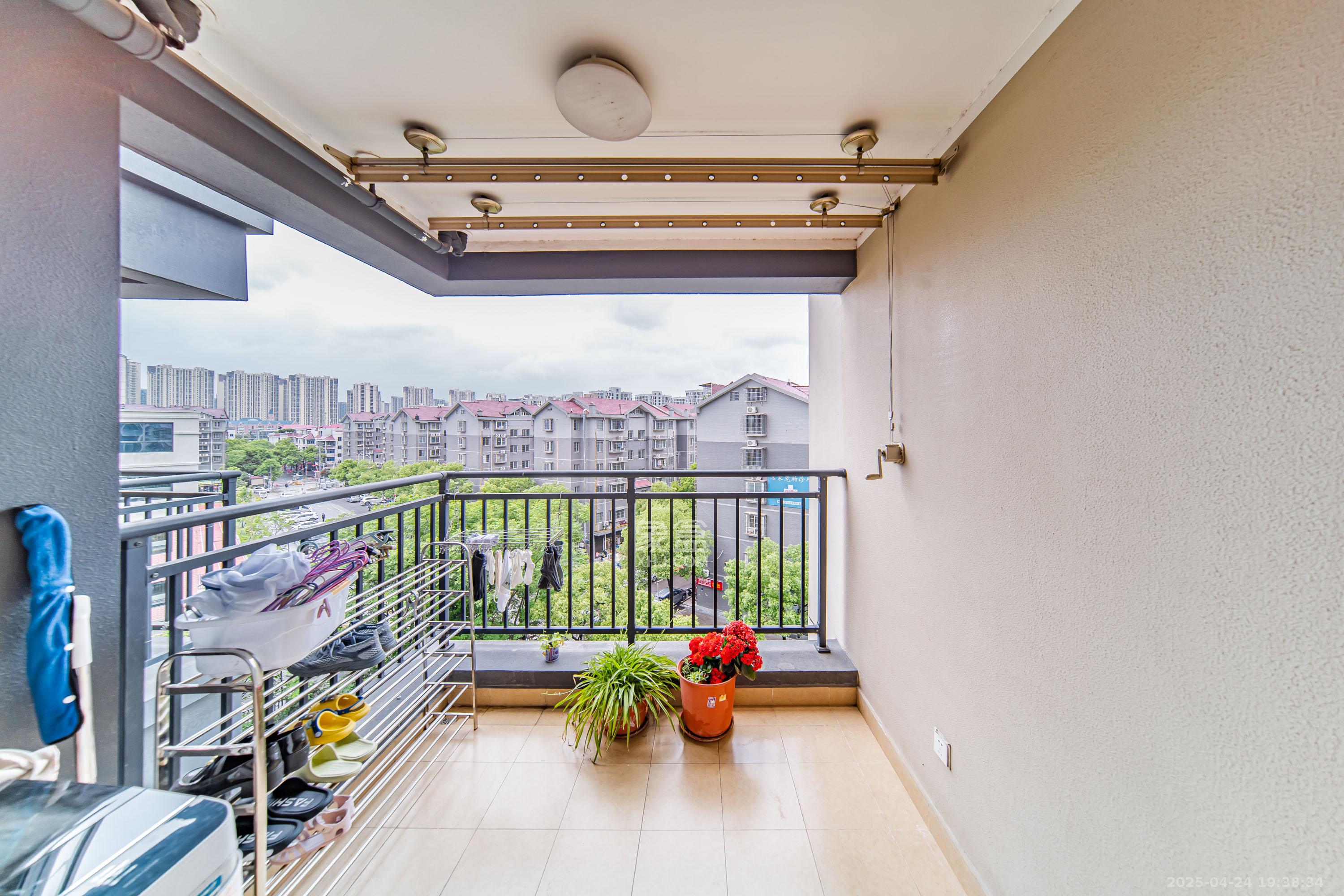 万科金域缇香  3室2厅2卫    110.0万 万科金域缇香  3室2厅2卫    110.0万阳台