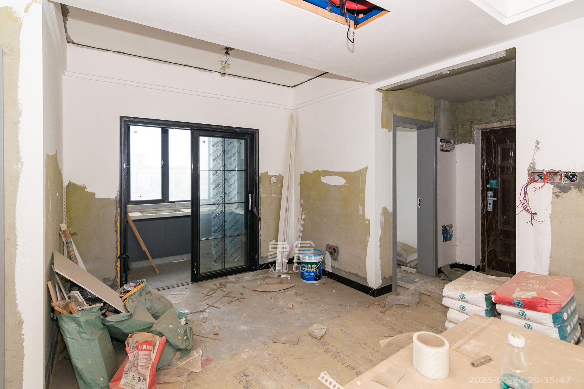 澳海月亮湾 4室2厅2卫 65.0万 澳海月亮湾 4室2厅2卫 65.0万客厅