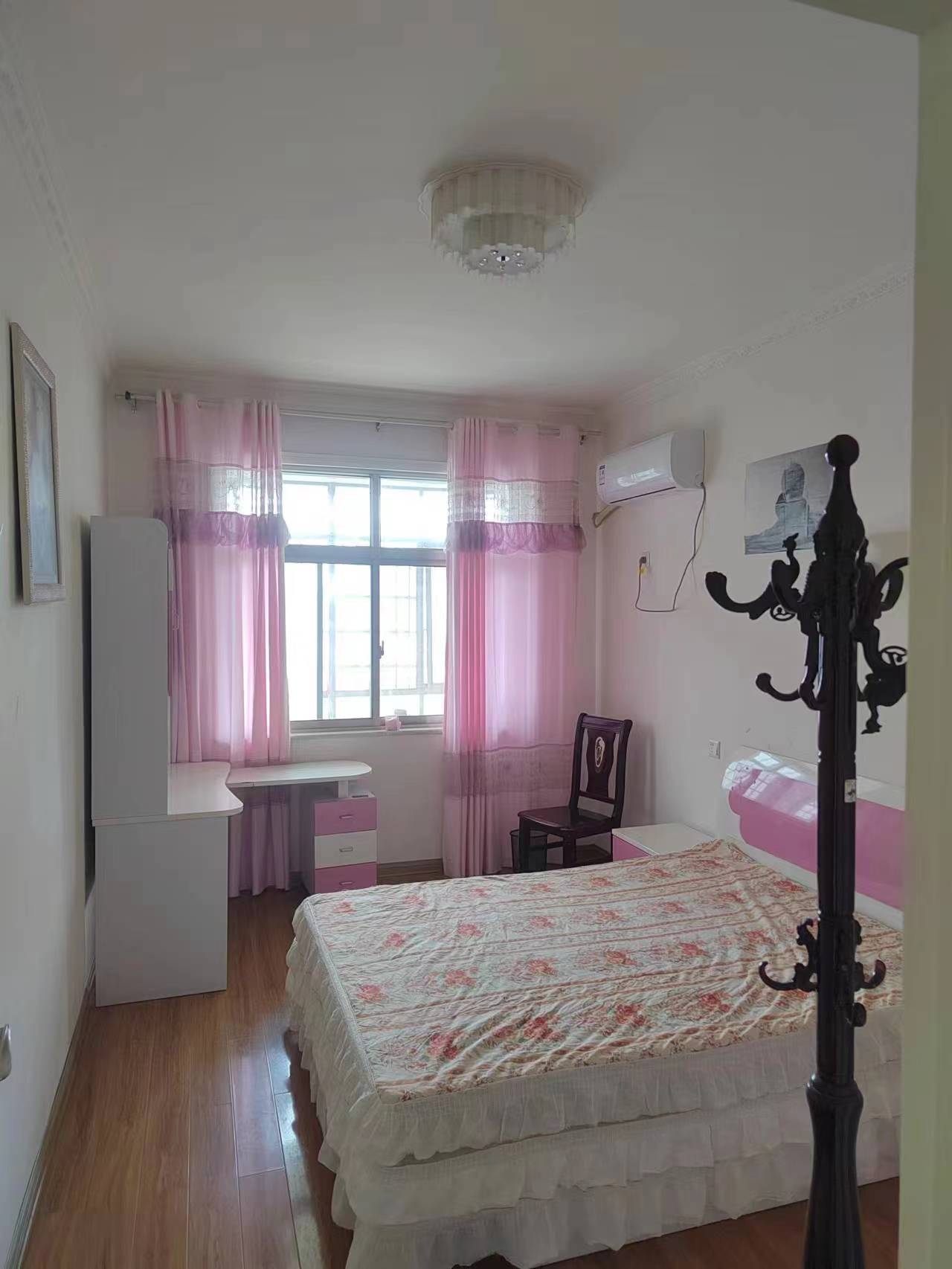 星海名都  4室2厅2卫    2500.0元/月室内图