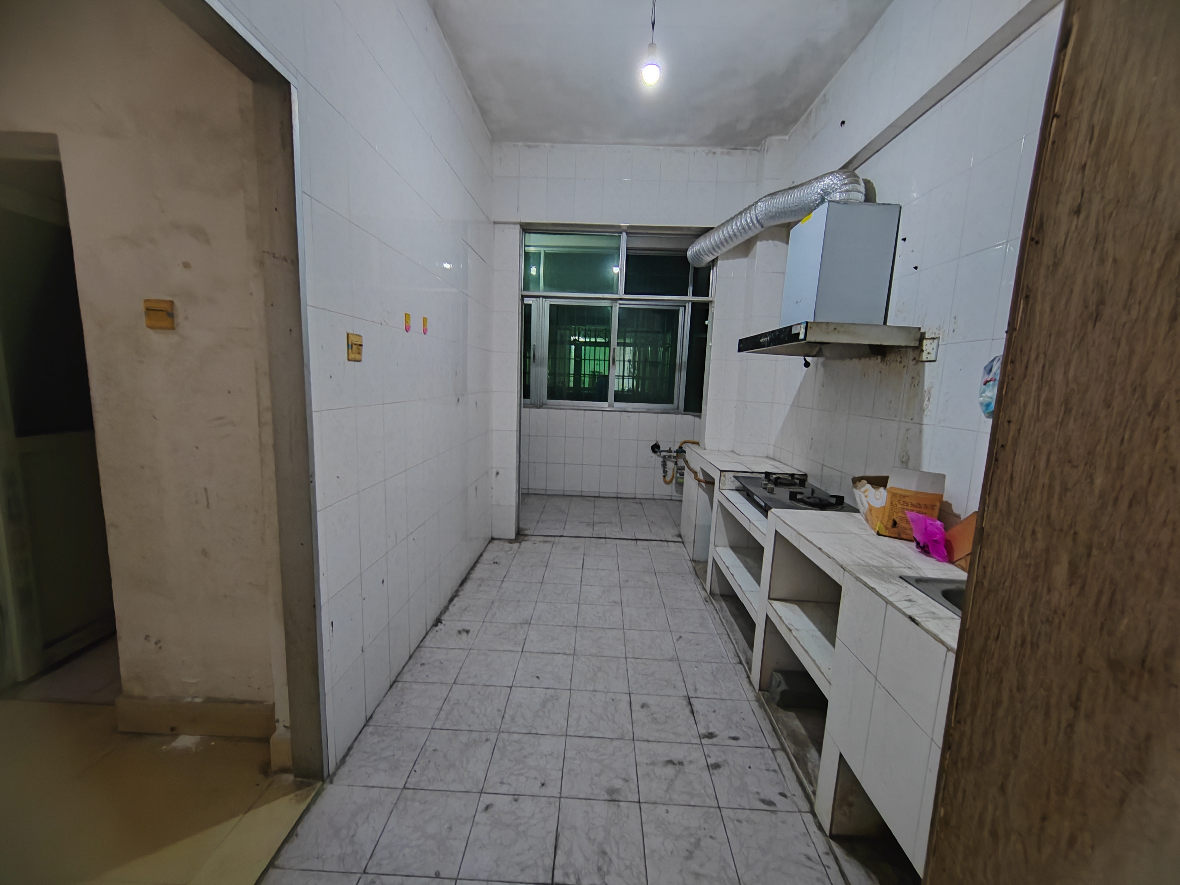 秀英冷冻厂宿舍楼  4室2厅2卫    2800.0元/月 秀英冷冻厂宿舍楼  4室2厅2卫    2800.0元/月室内图